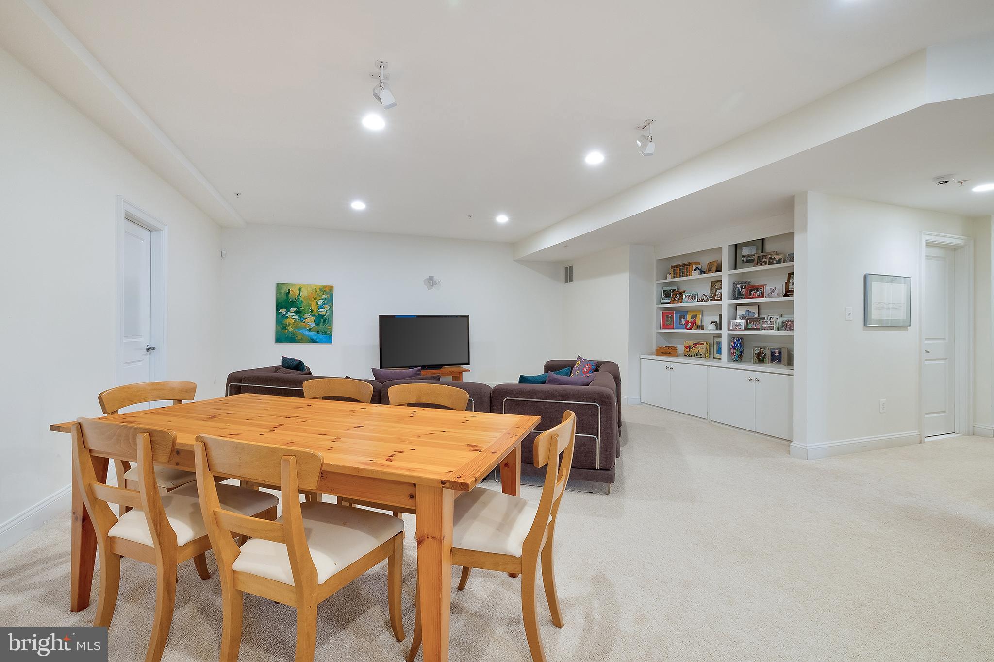 HENDRY ESTATES - Residential