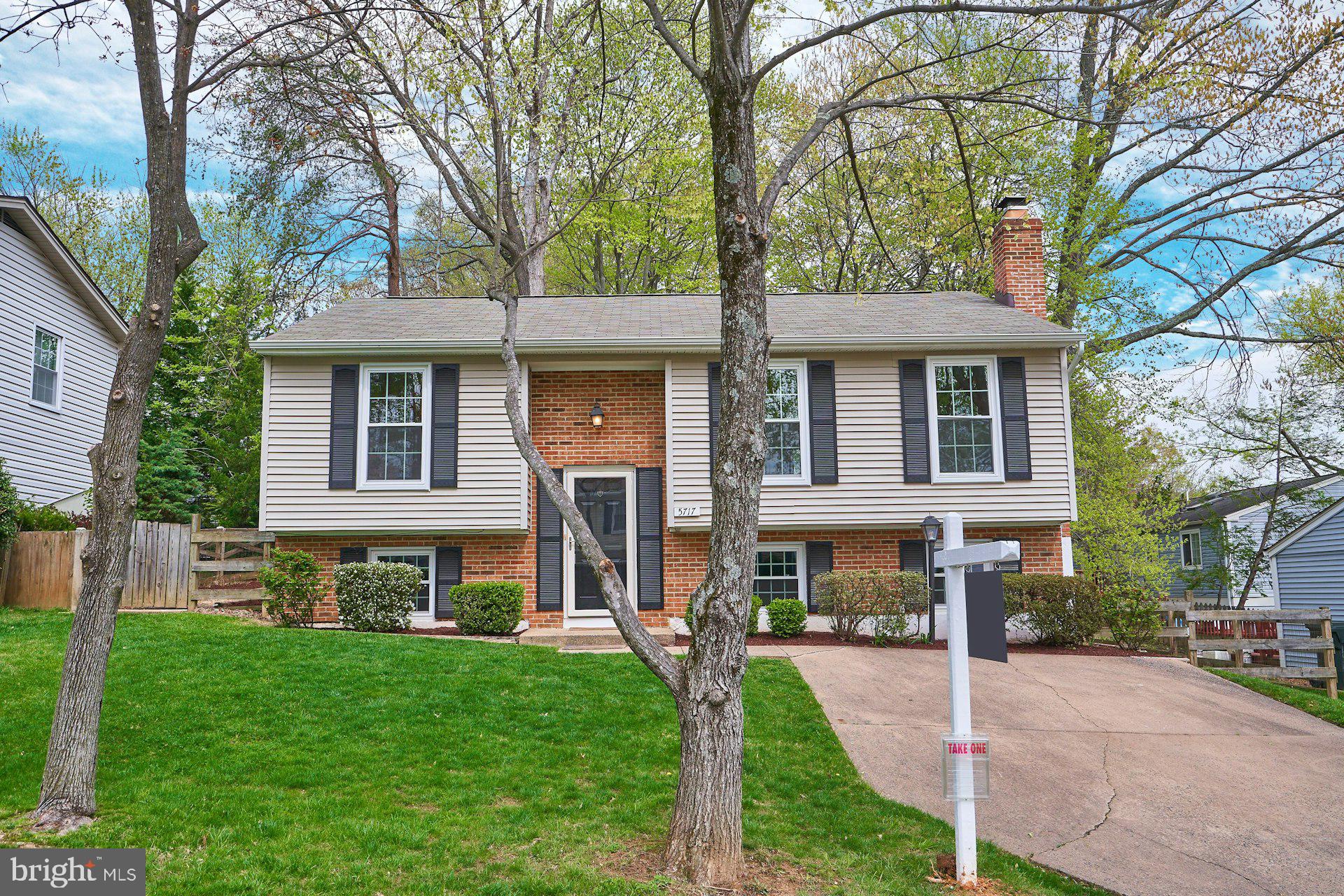 Search Homes 1 5717 OAK APPLE COURT