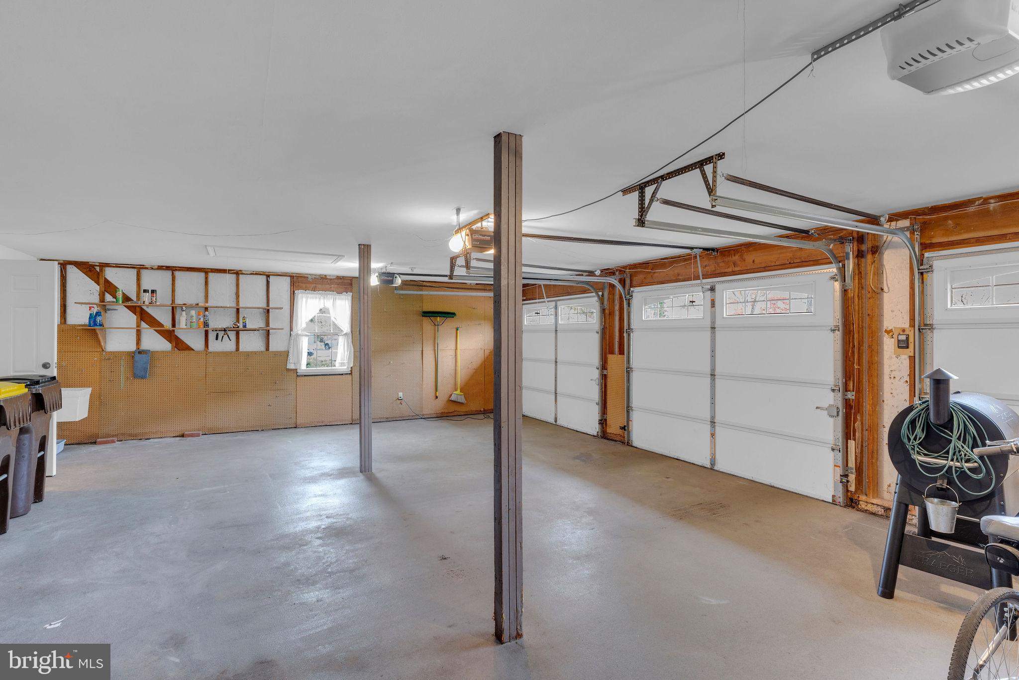 OLD MILL ESTS - Residential