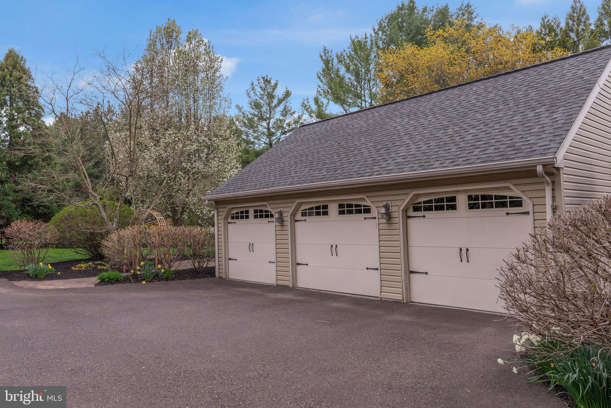 OLD MILL ESTS - Residential