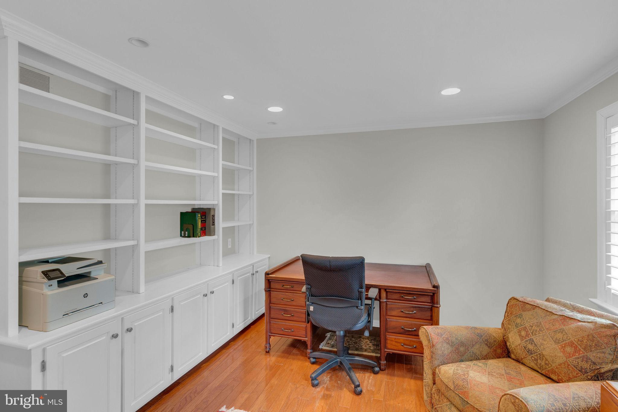 OLD MILL ESTS - Residential