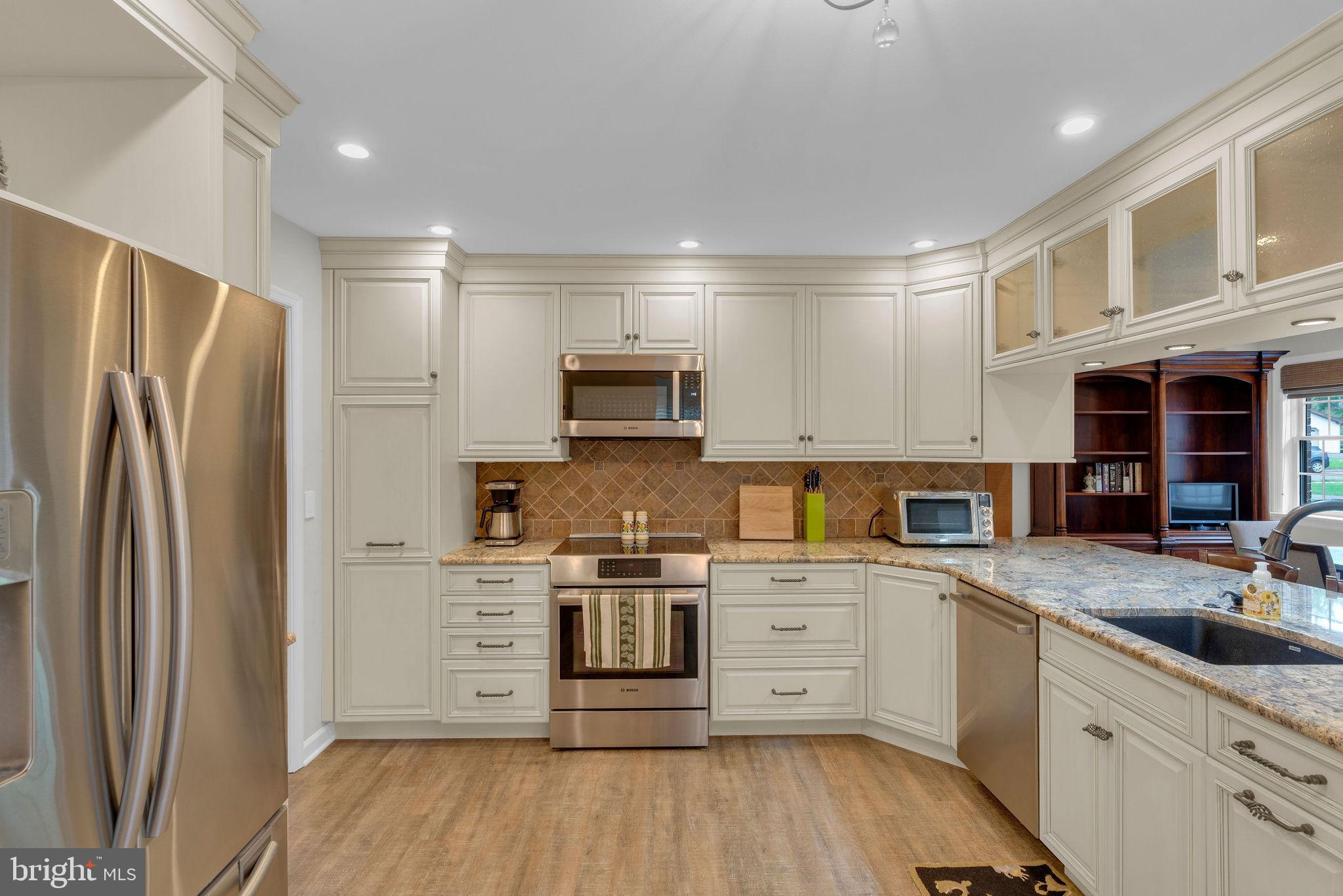 OLD MILL ESTS - Residential