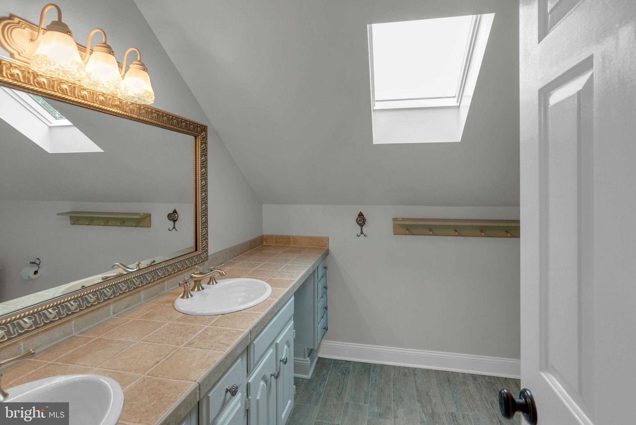 OLD MILL ESTS - Residential