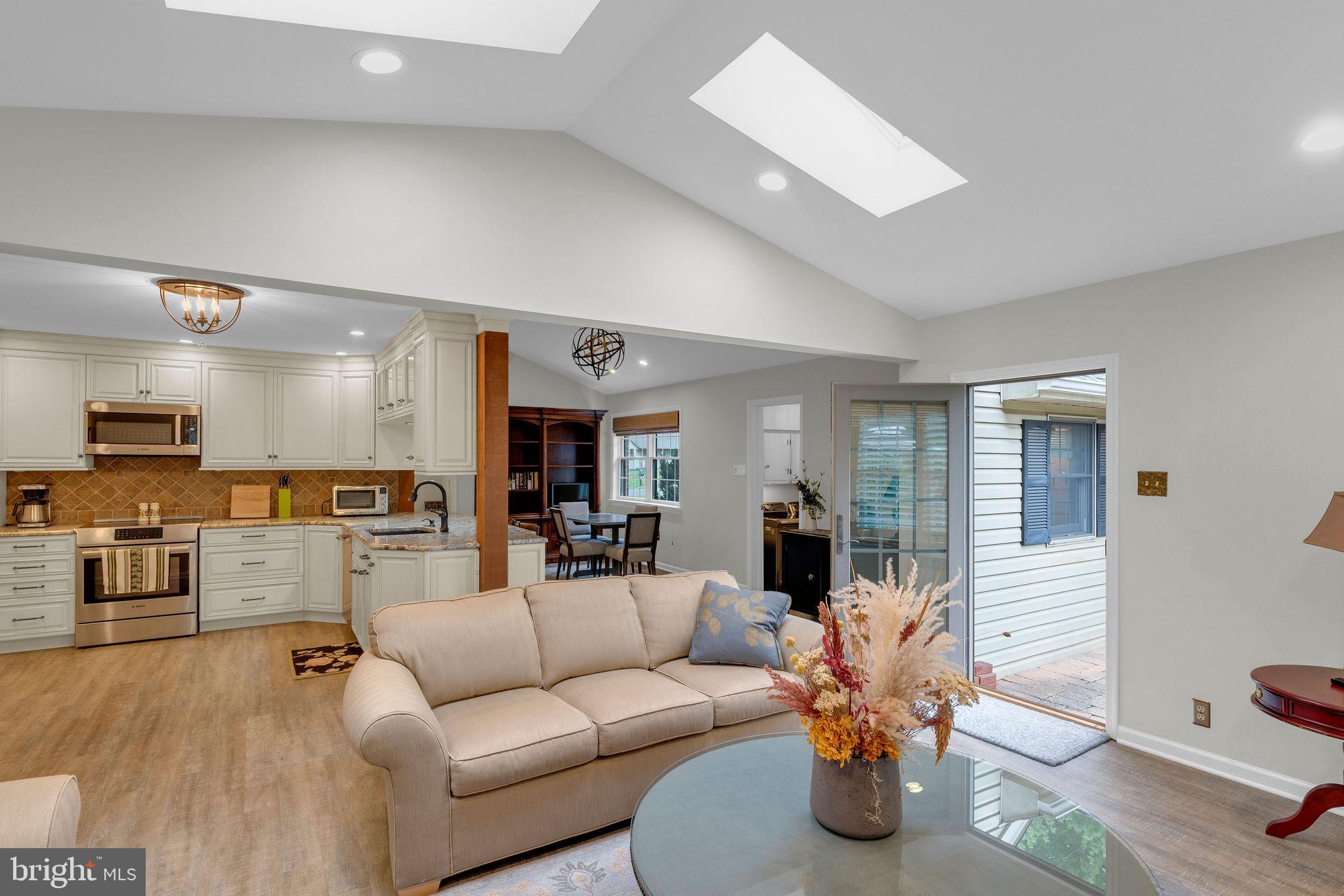 OLD MILL ESTS - Residential