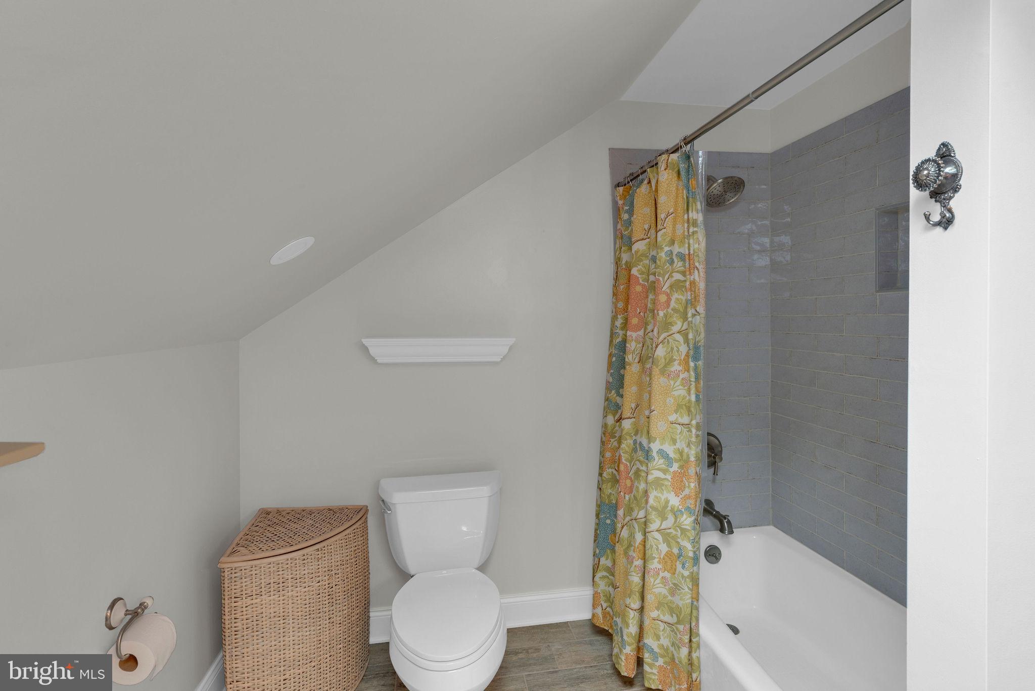 OLD MILL ESTS - Residential