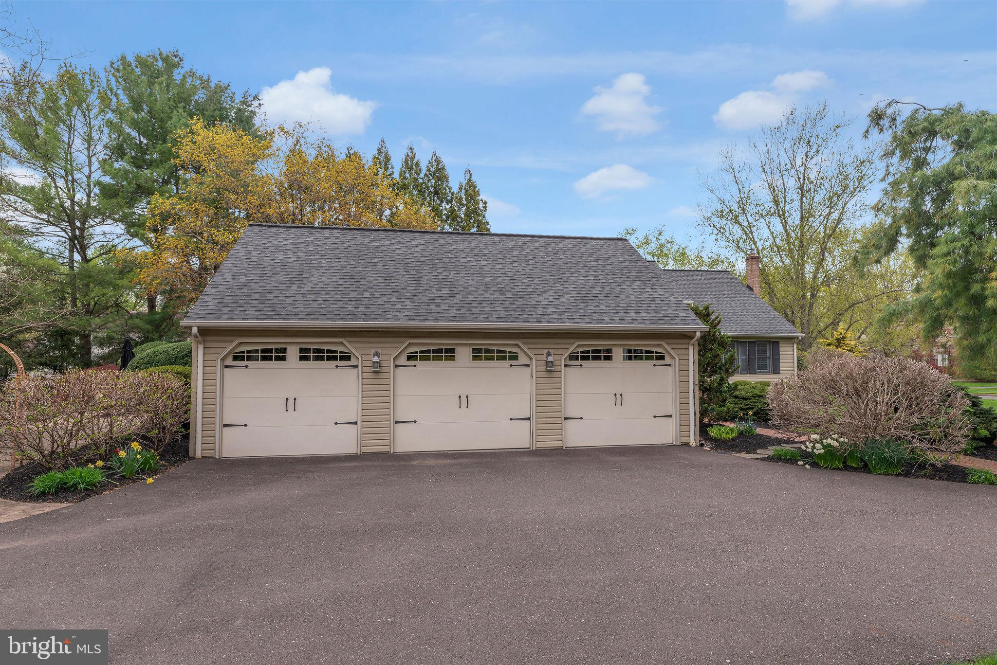 OLD MILL ESTS - Residential