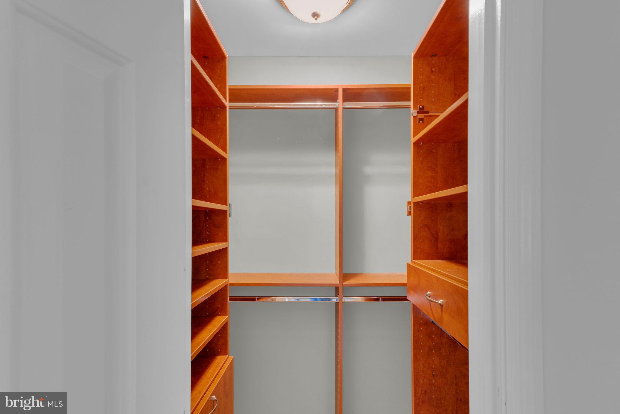 OLD MILL ESTS - Residential