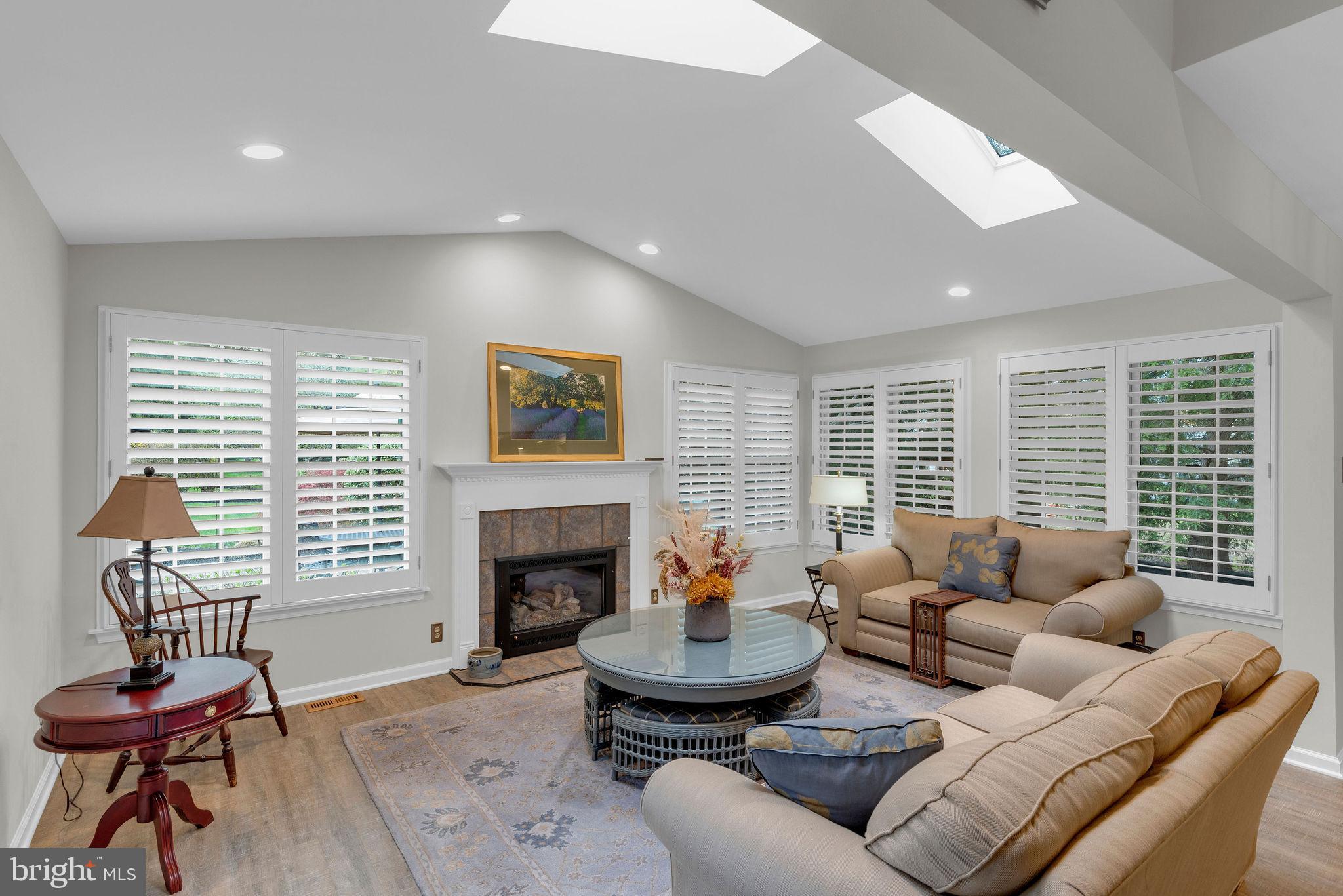 OLD MILL ESTS - Residential