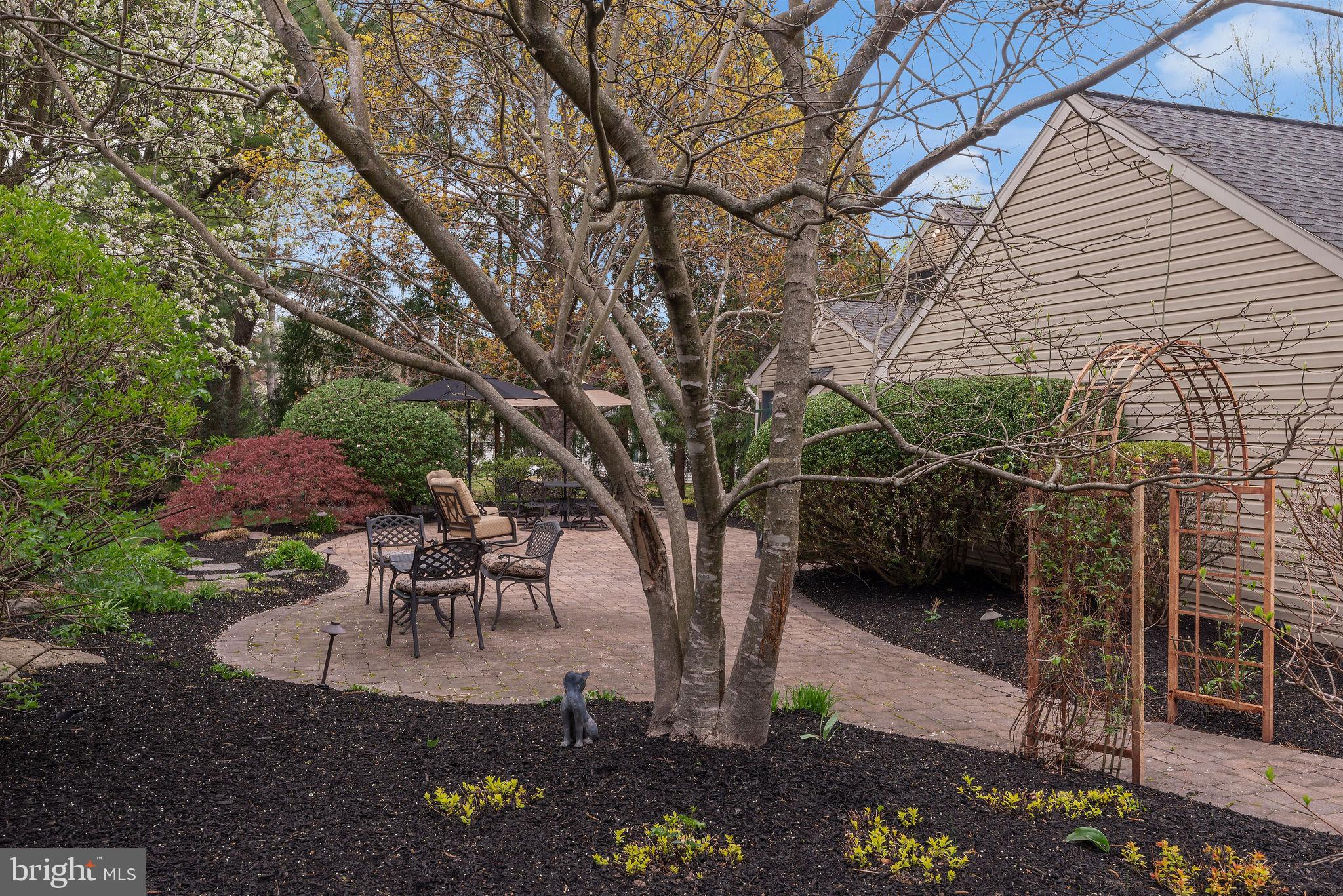 OLD MILL ESTS - Residential