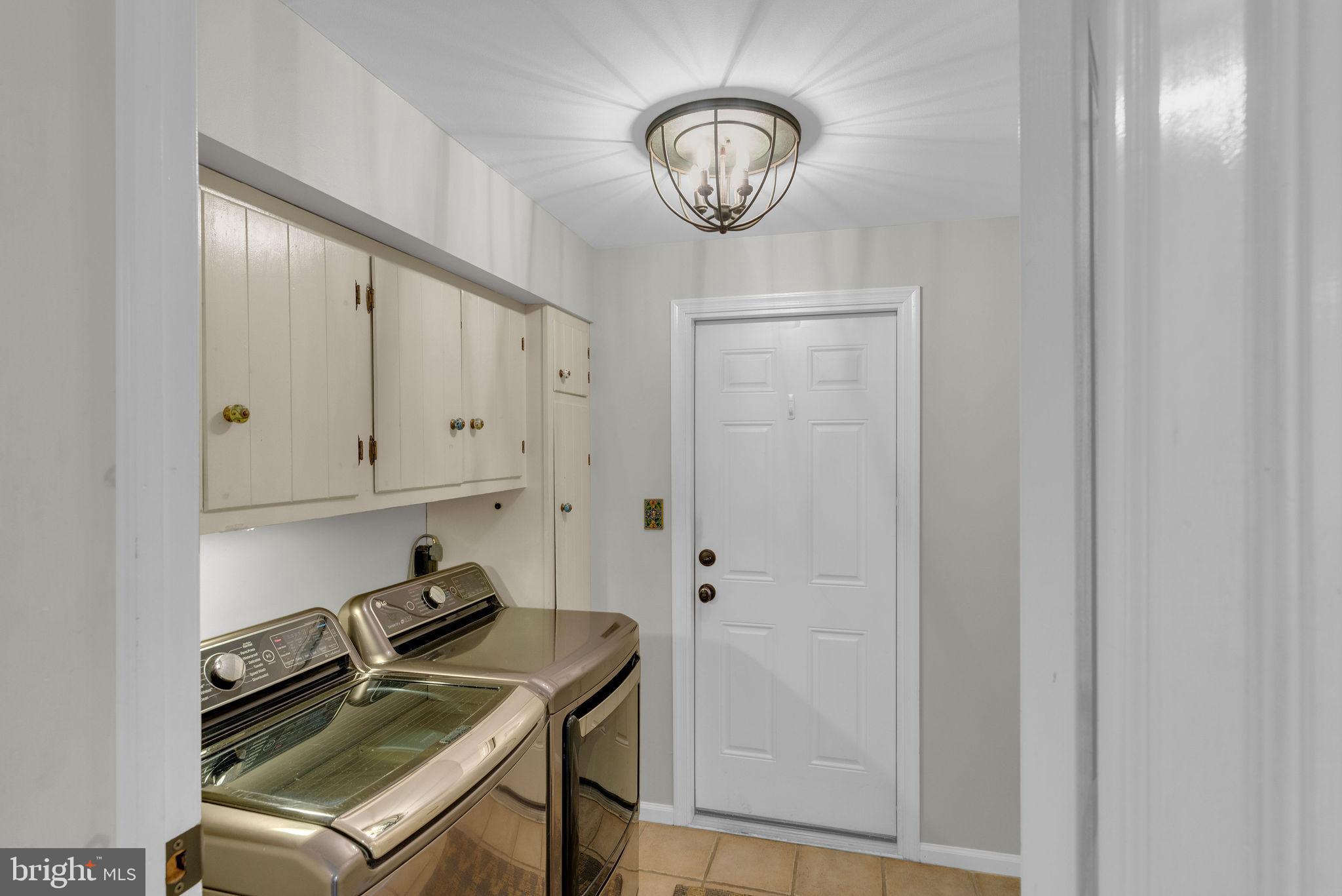 OLD MILL ESTS - Residential