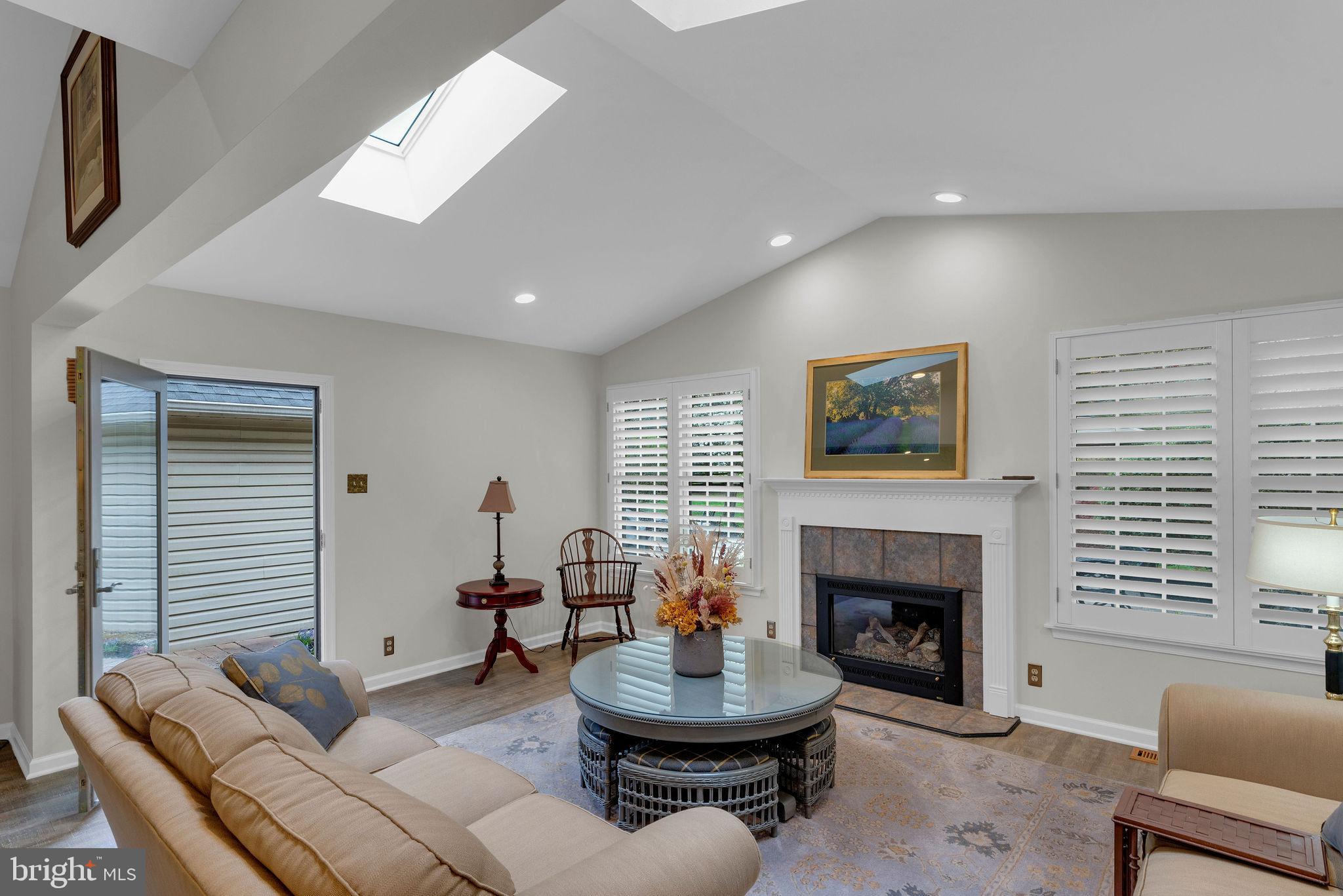 OLD MILL ESTS - Residential