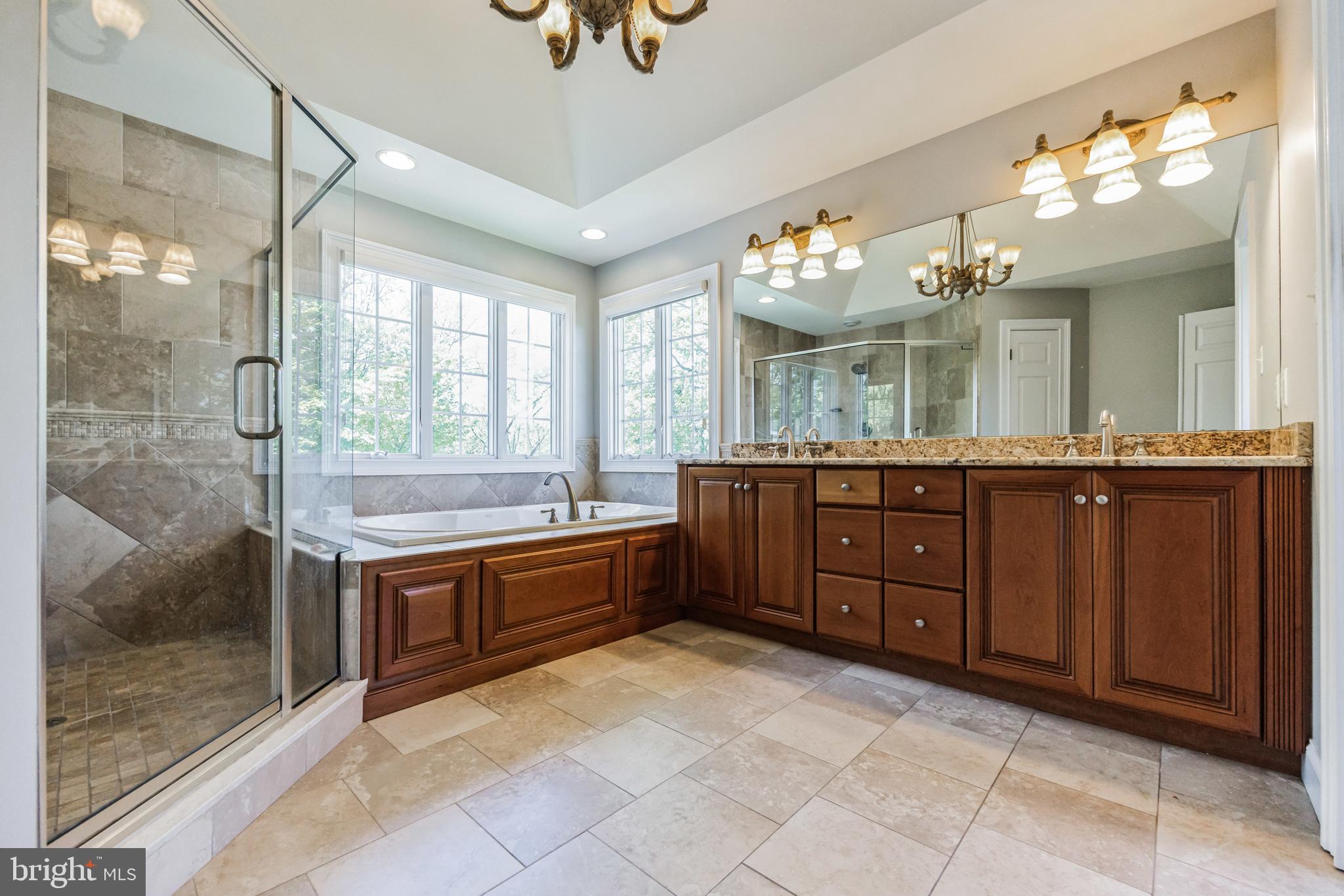 OAK HOLLOW - Residential