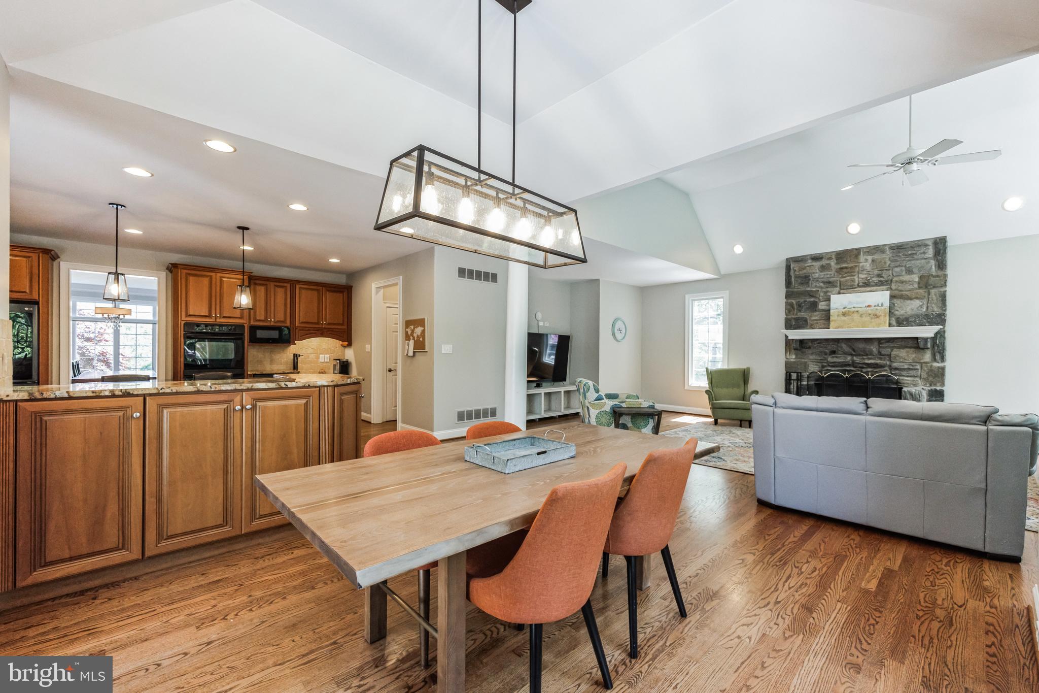 OAK HOLLOW - Residential