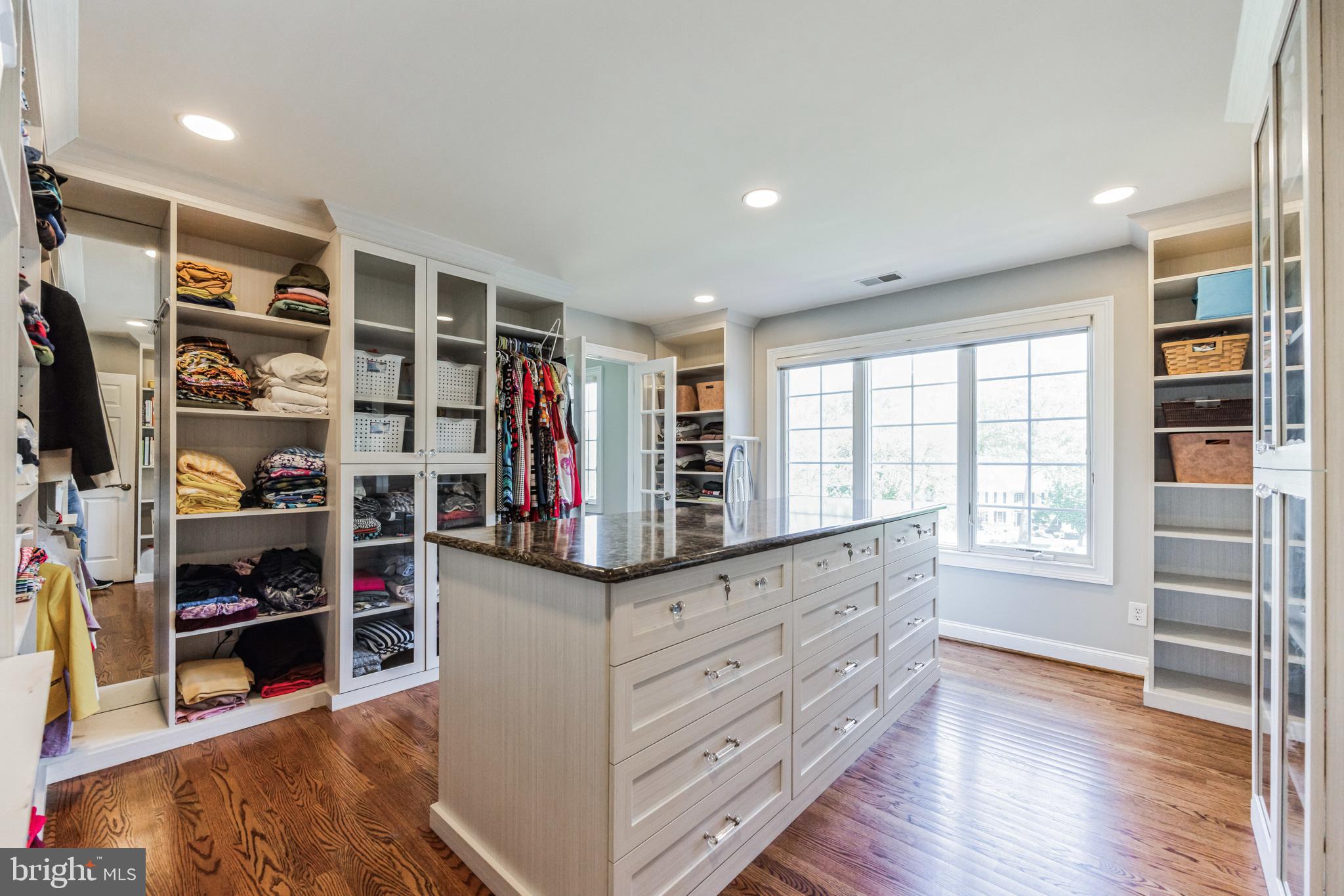 OAK HOLLOW - Residential