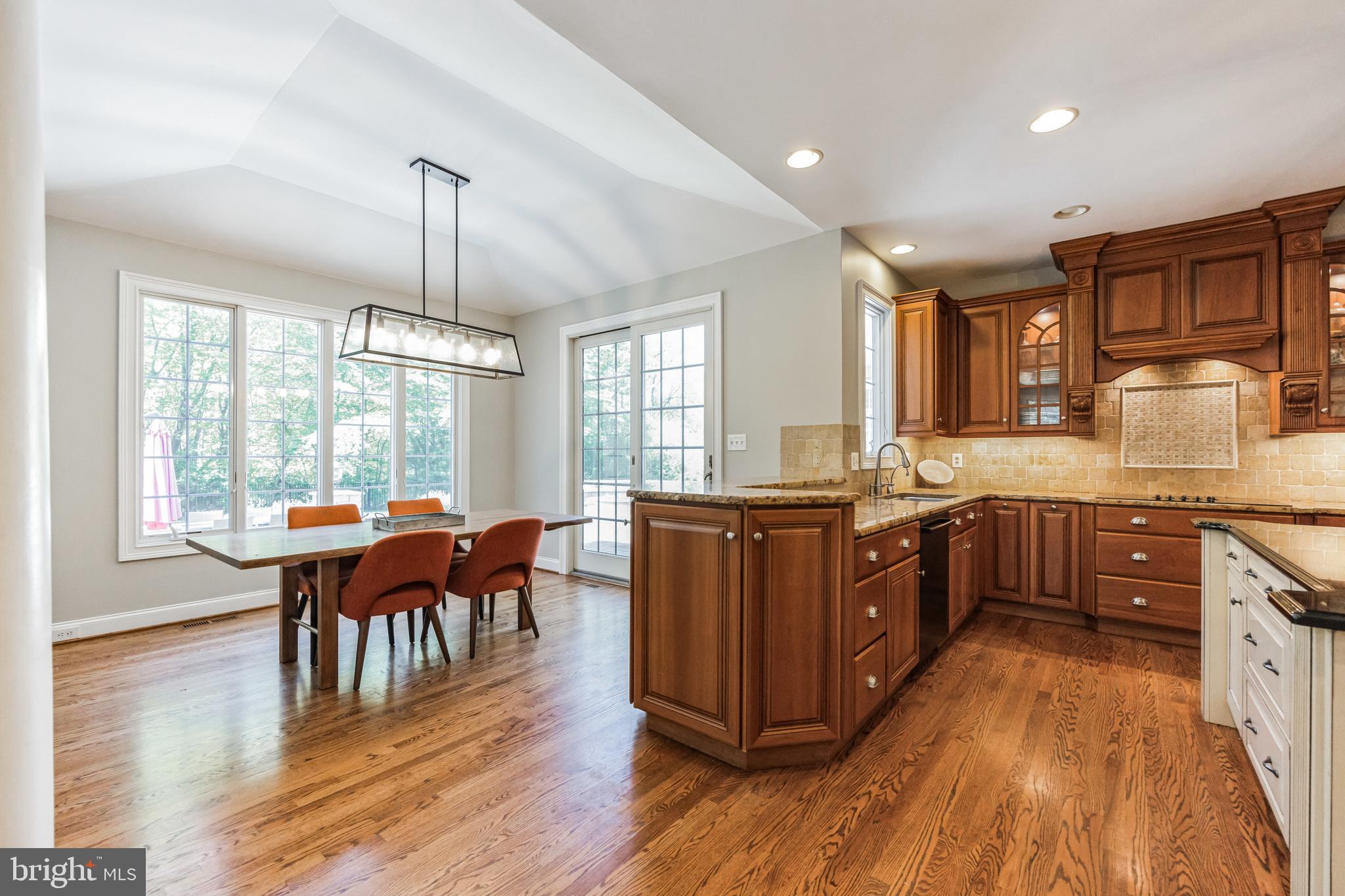 OAK HOLLOW - Residential