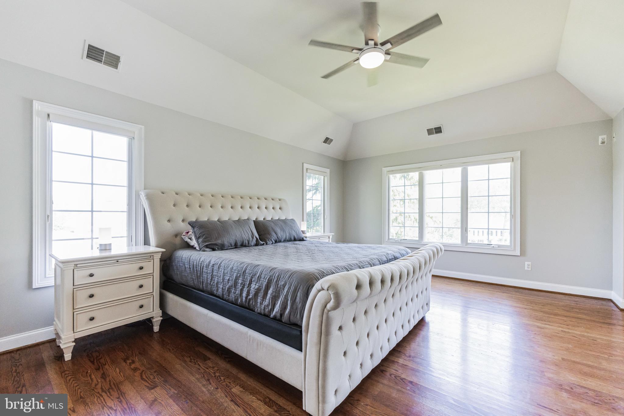 OAK HOLLOW - Residential