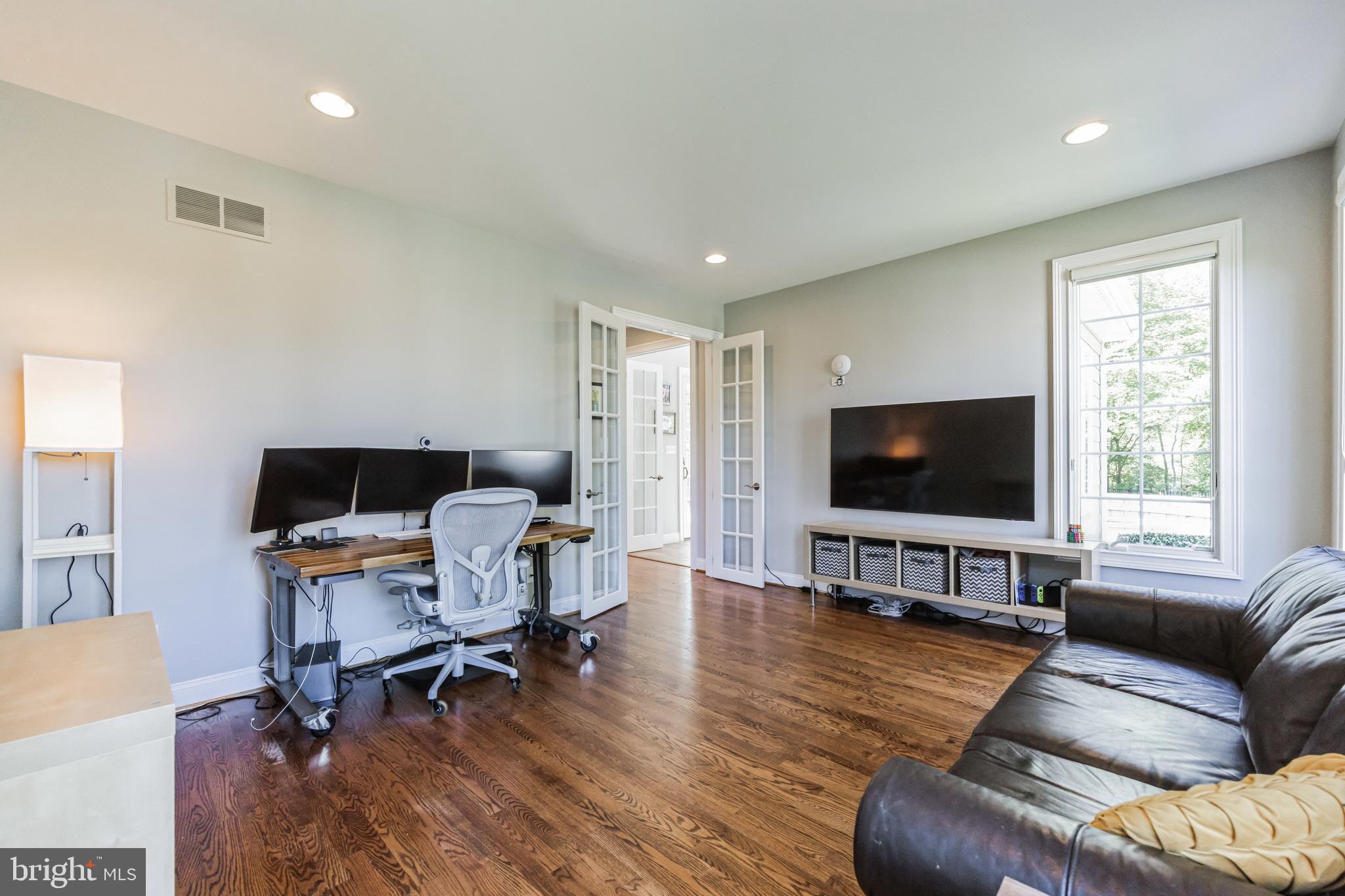 OAK HOLLOW - Residential