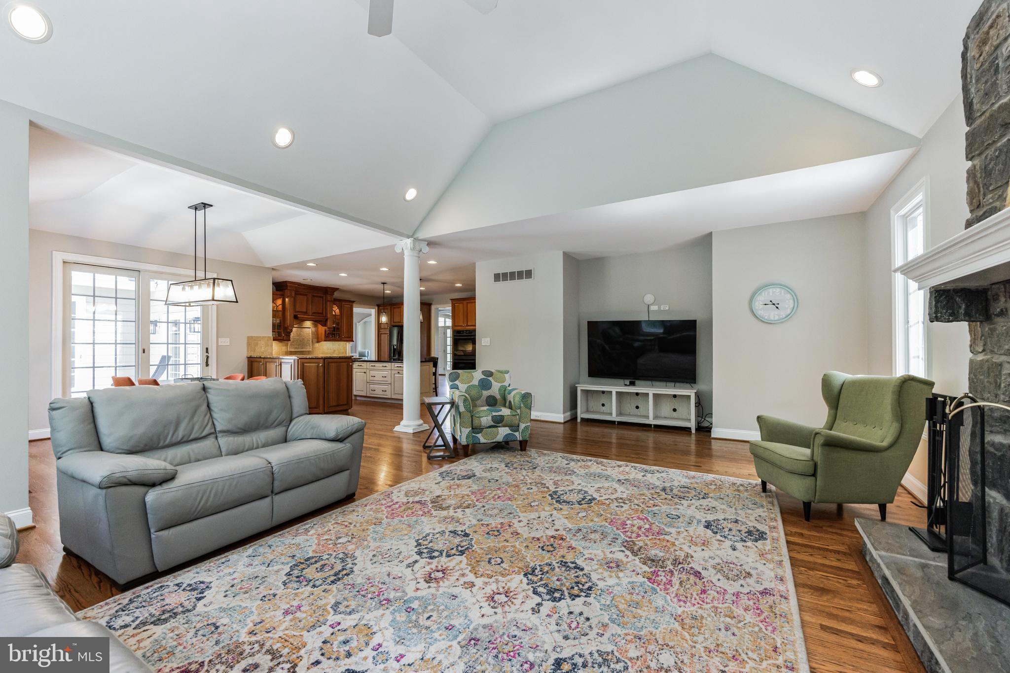 OAK HOLLOW - Residential