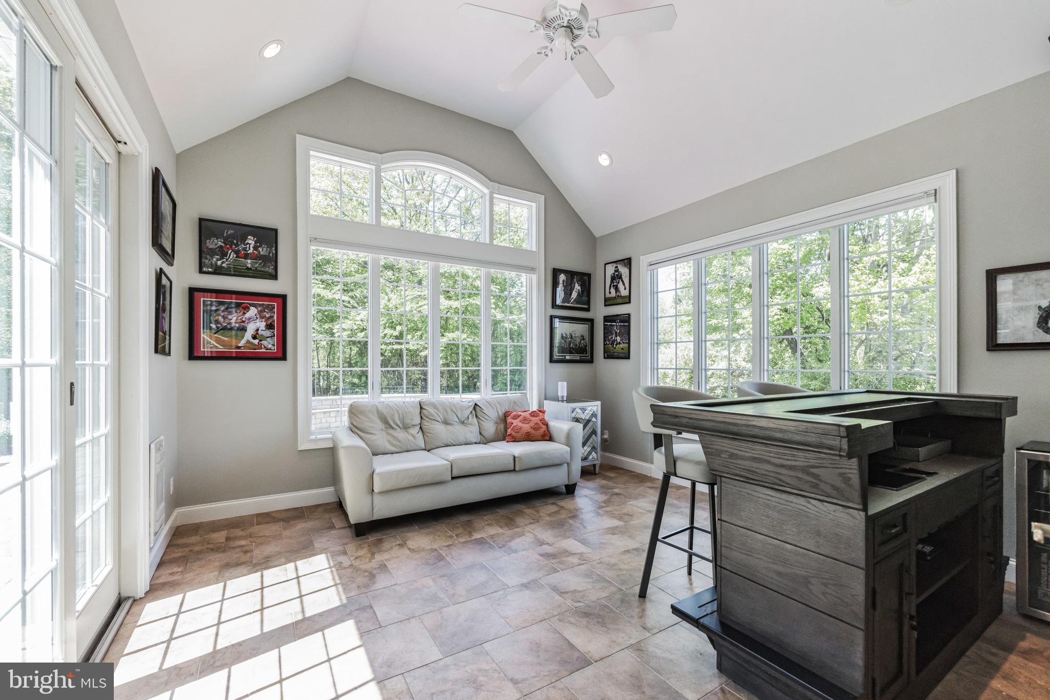 OAK HOLLOW - Residential