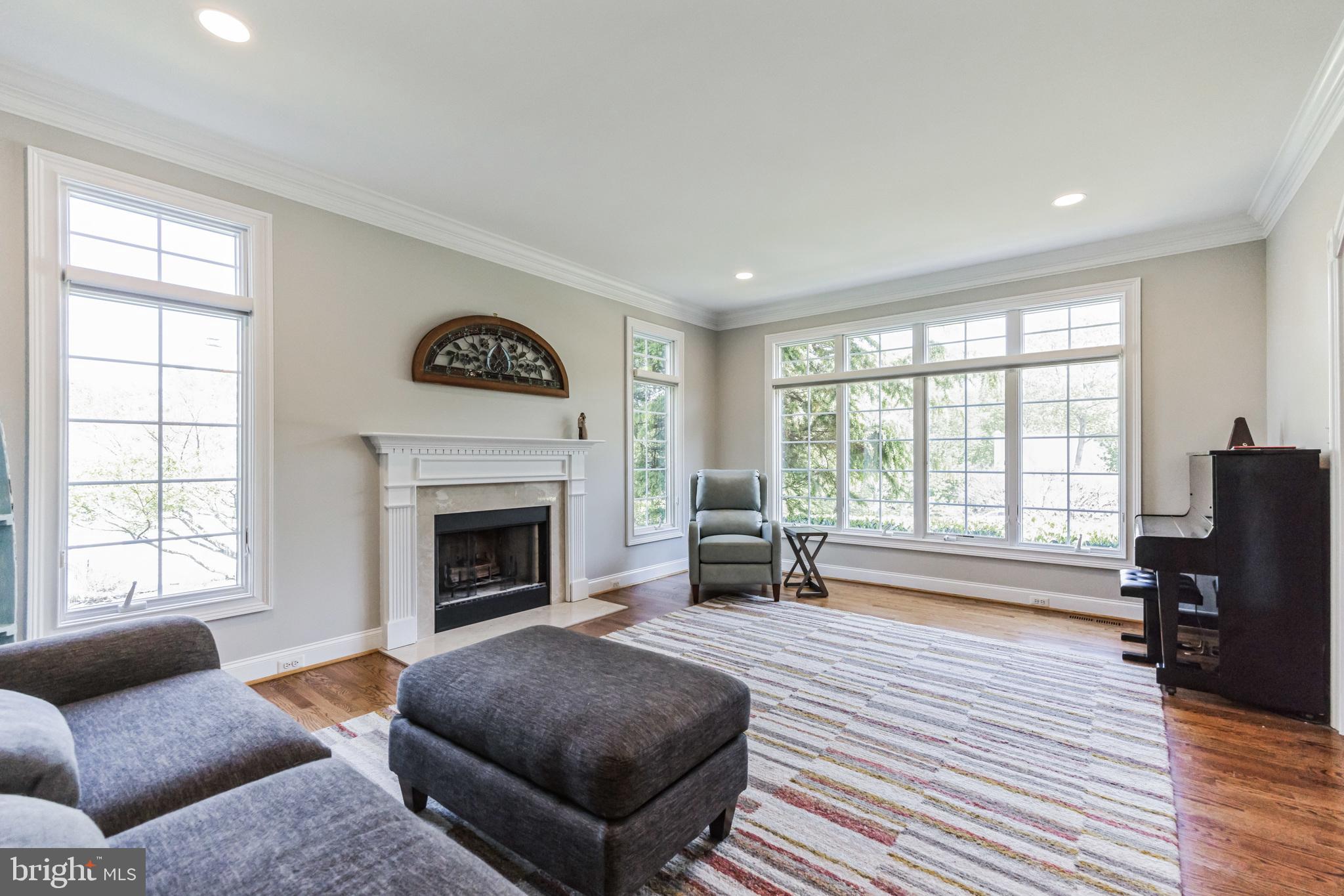 OAK HOLLOW - Residential