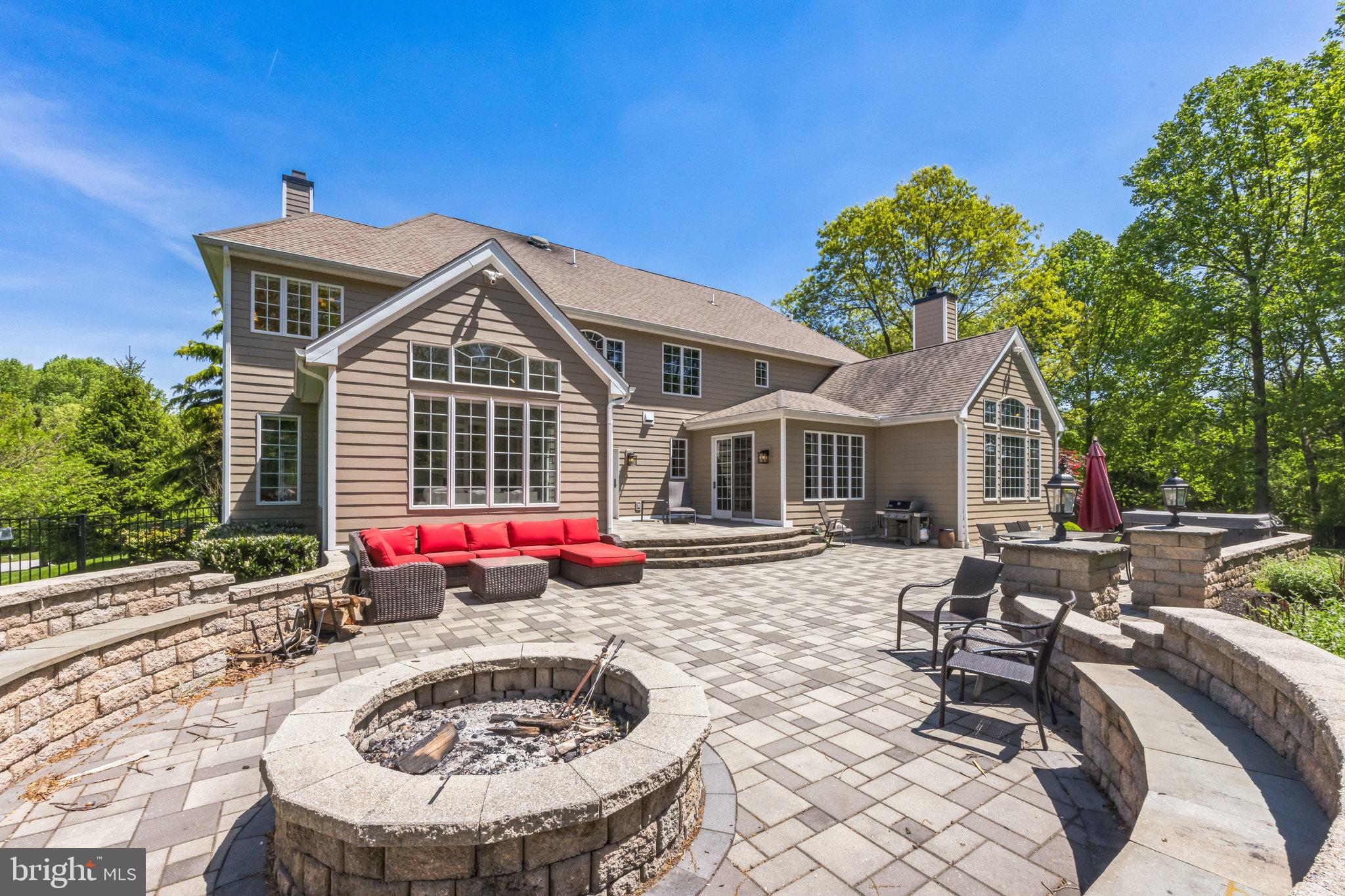 OAK HOLLOW - Residential