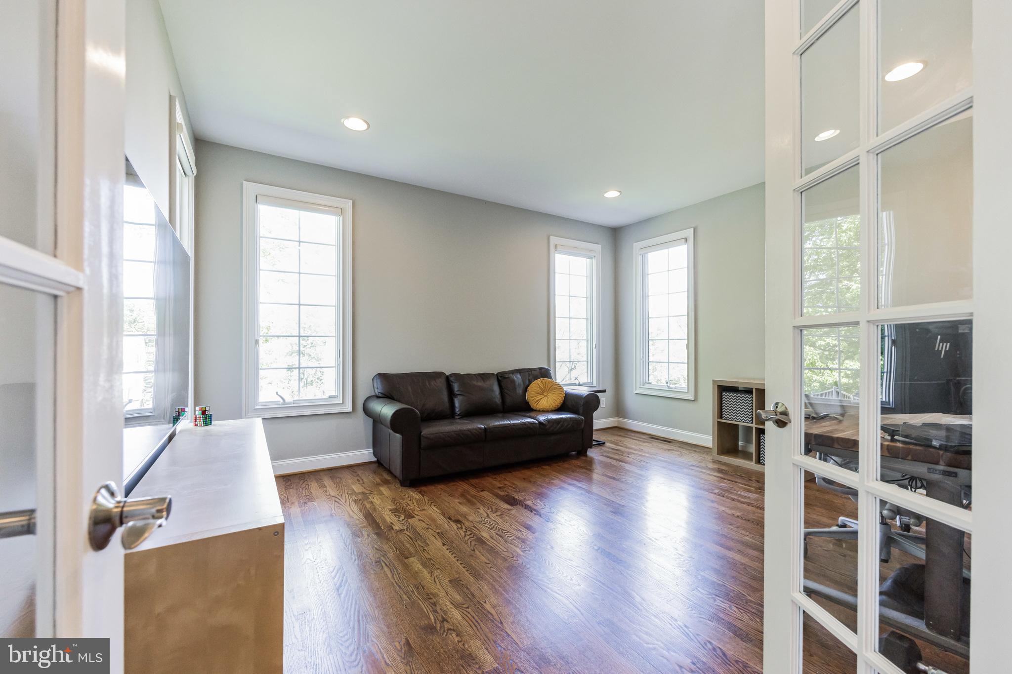 OAK HOLLOW - Residential