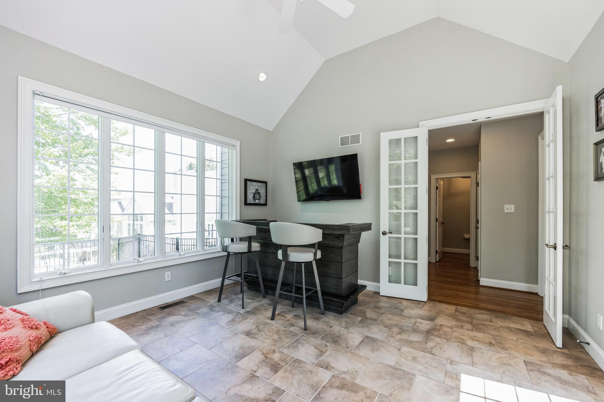 OAK HOLLOW - Residential