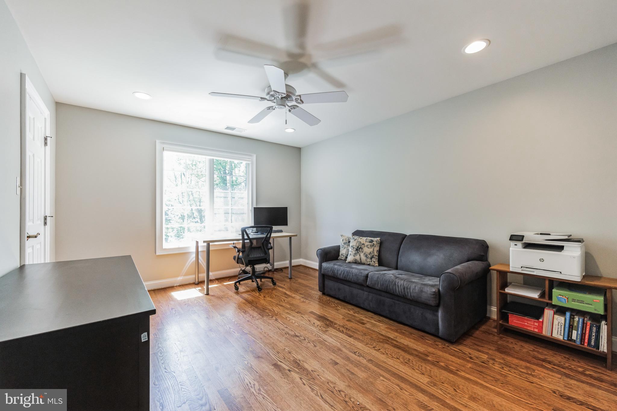 OAK HOLLOW - Residential