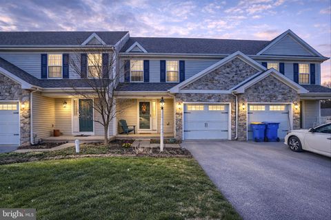 Townhouse For Sale - 727 Winding Lane<br/> HARRISBURG, PA 17111