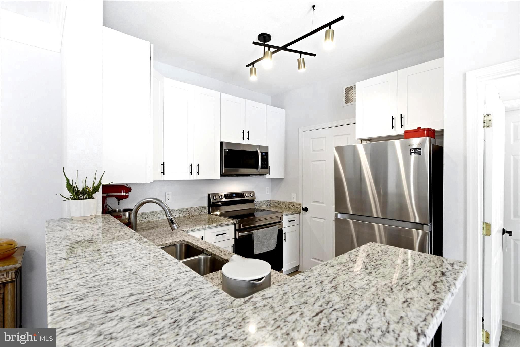 GATES OF MCLEAN - Residential