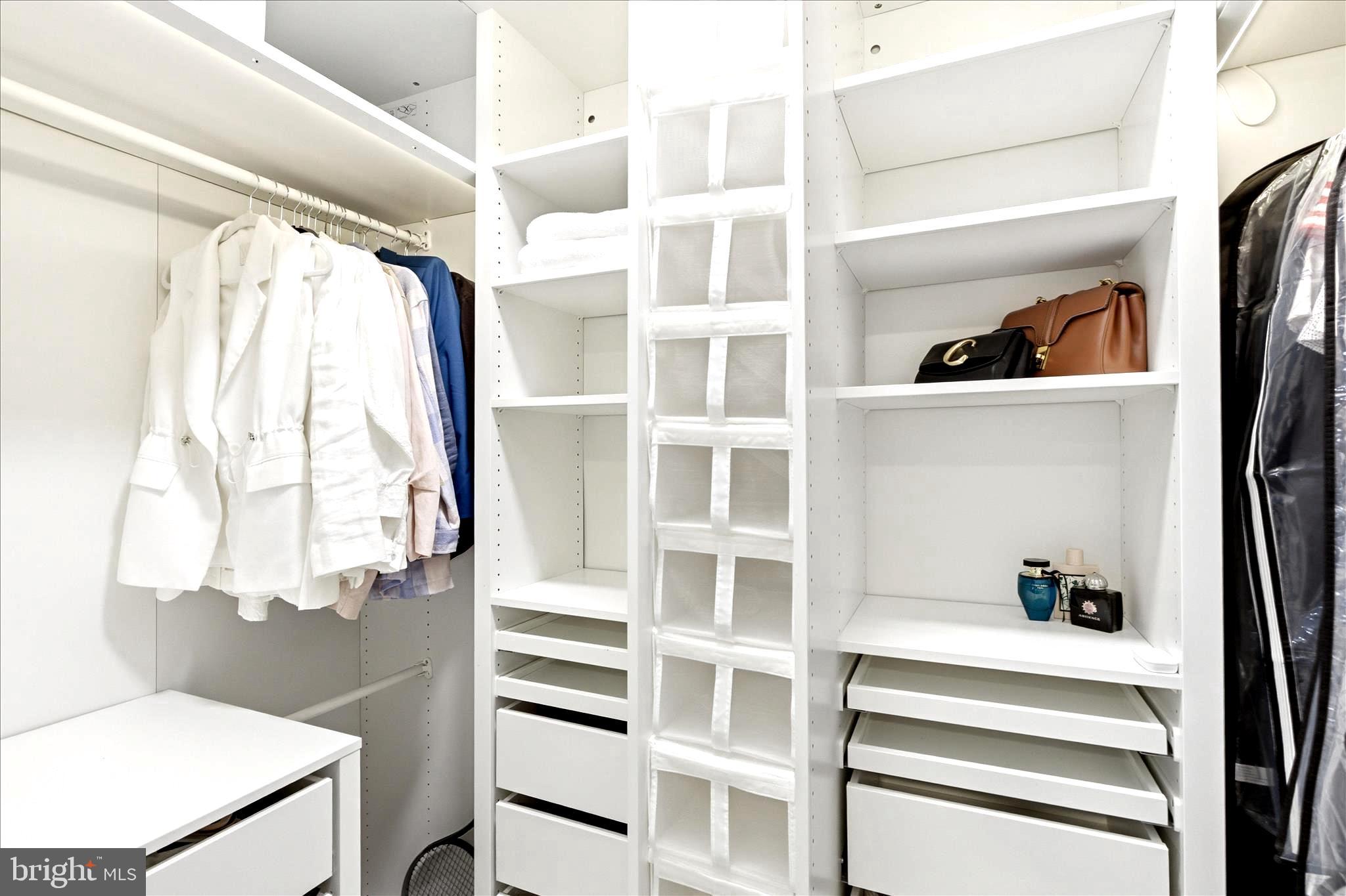 GATES OF MCLEAN - Residential