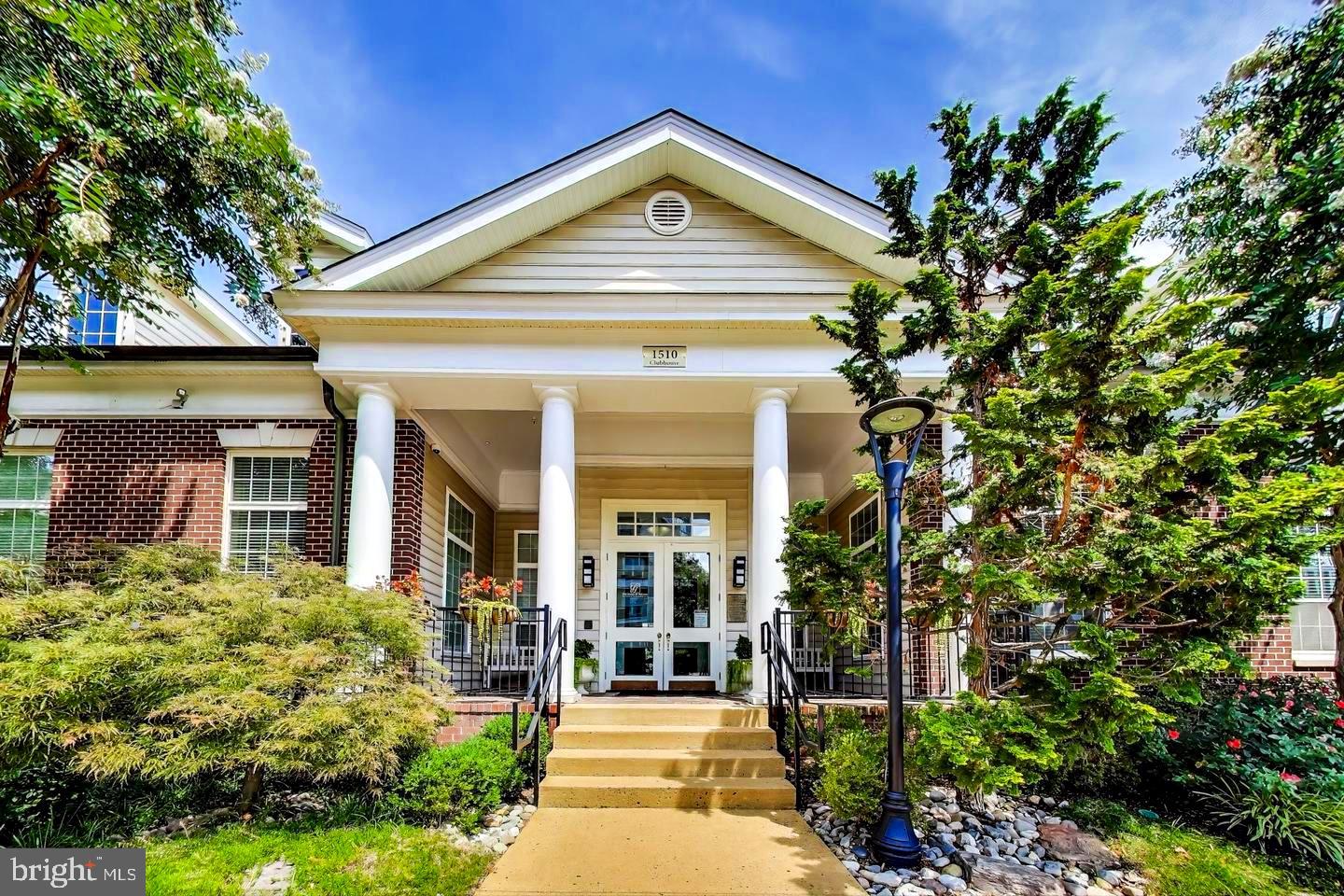 GATES OF MCLEAN - Residential