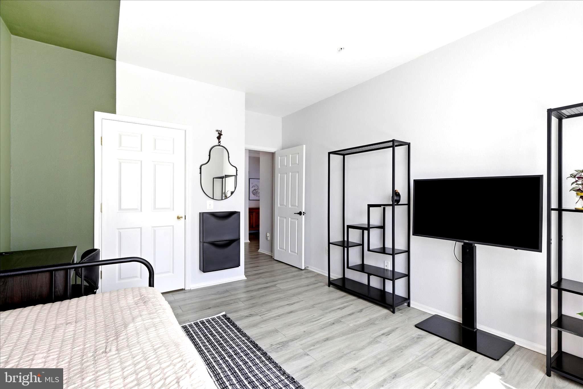 GATES OF MCLEAN - Residential