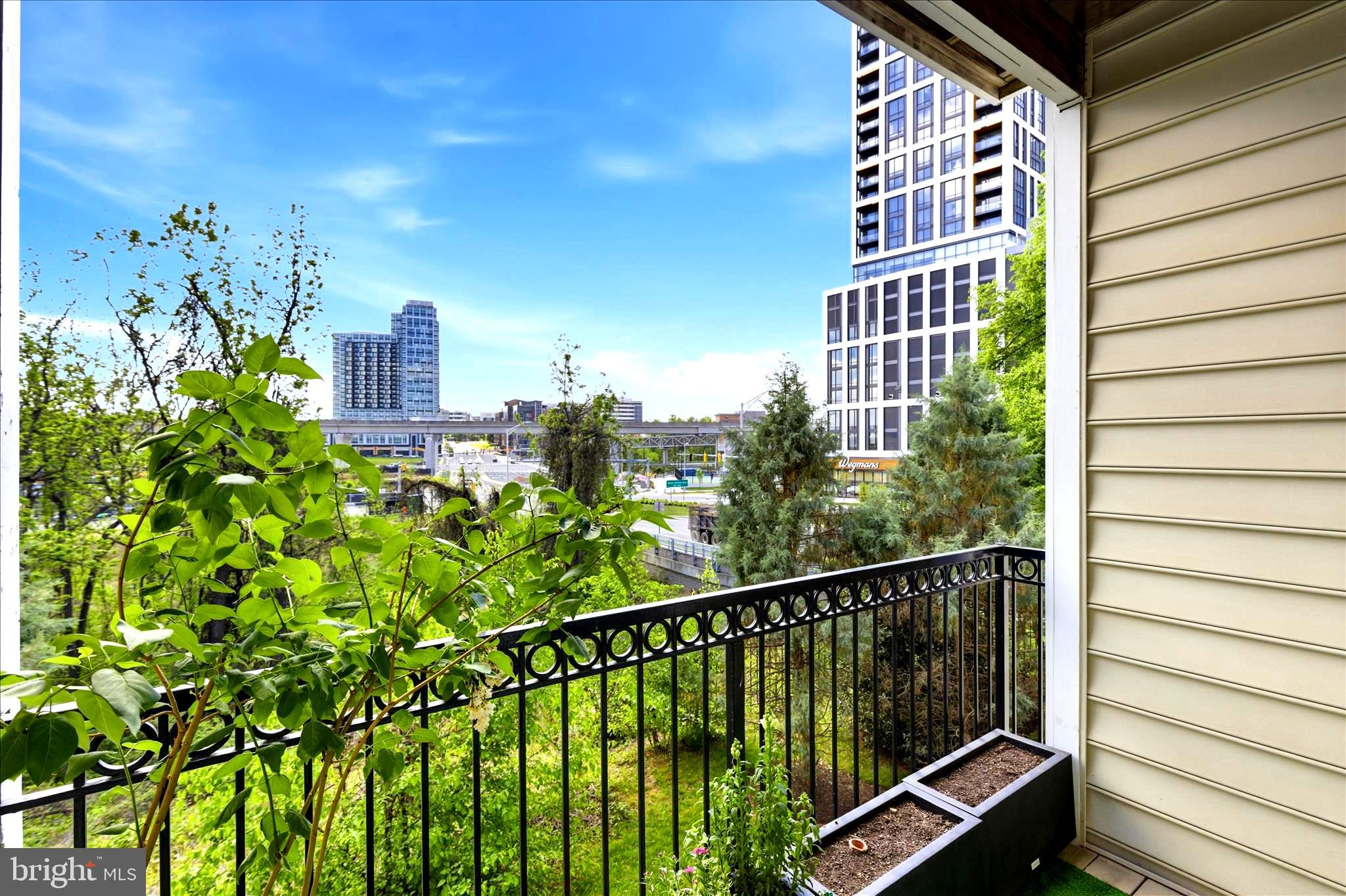 GATES OF MCLEAN - Residential