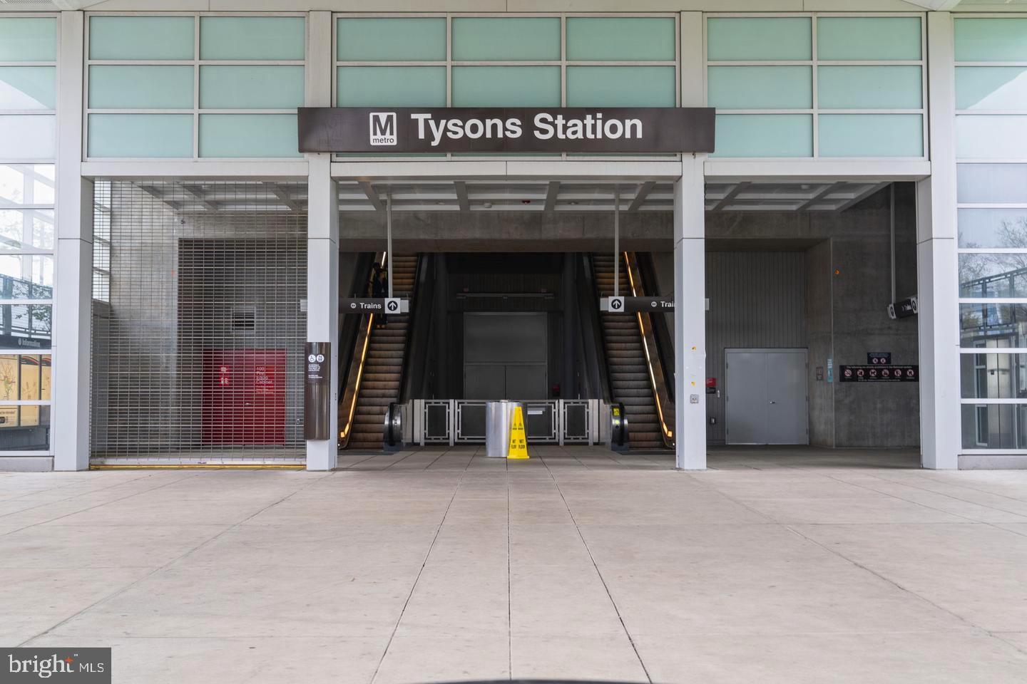 GATES OF MCLEAN - Residential