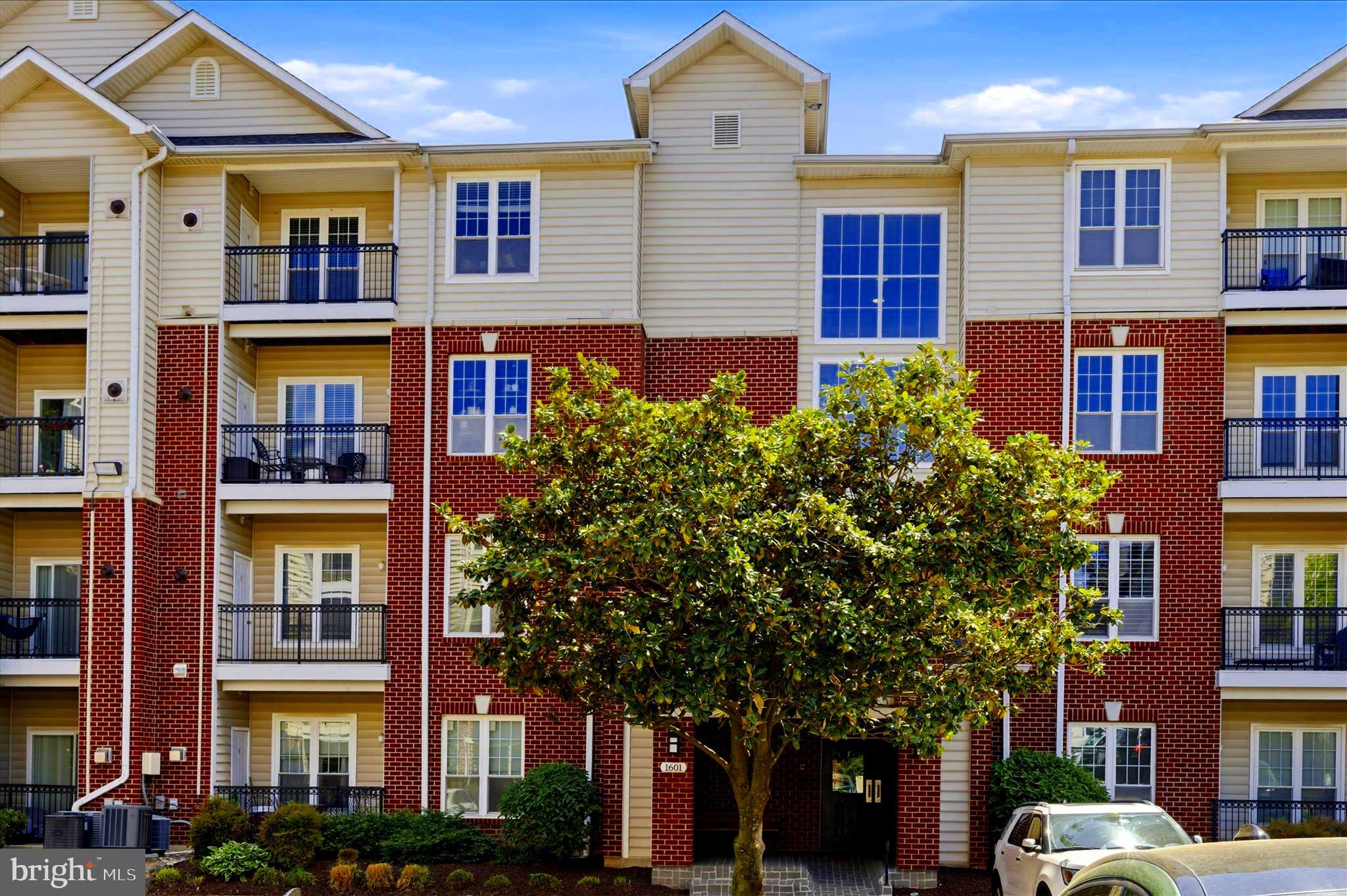 GATES OF MCLEAN - Residential