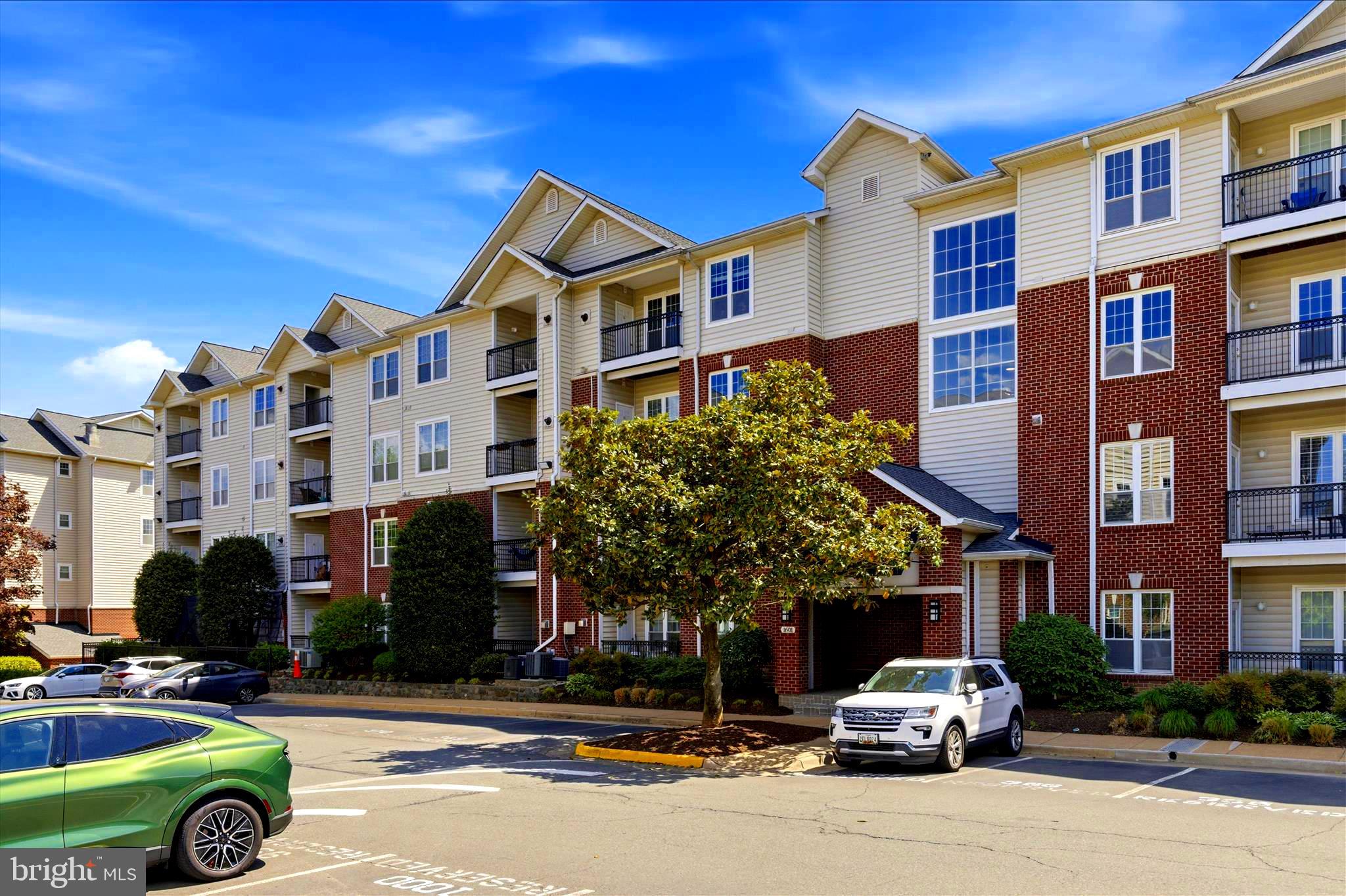 GATES OF MCLEAN - Residential