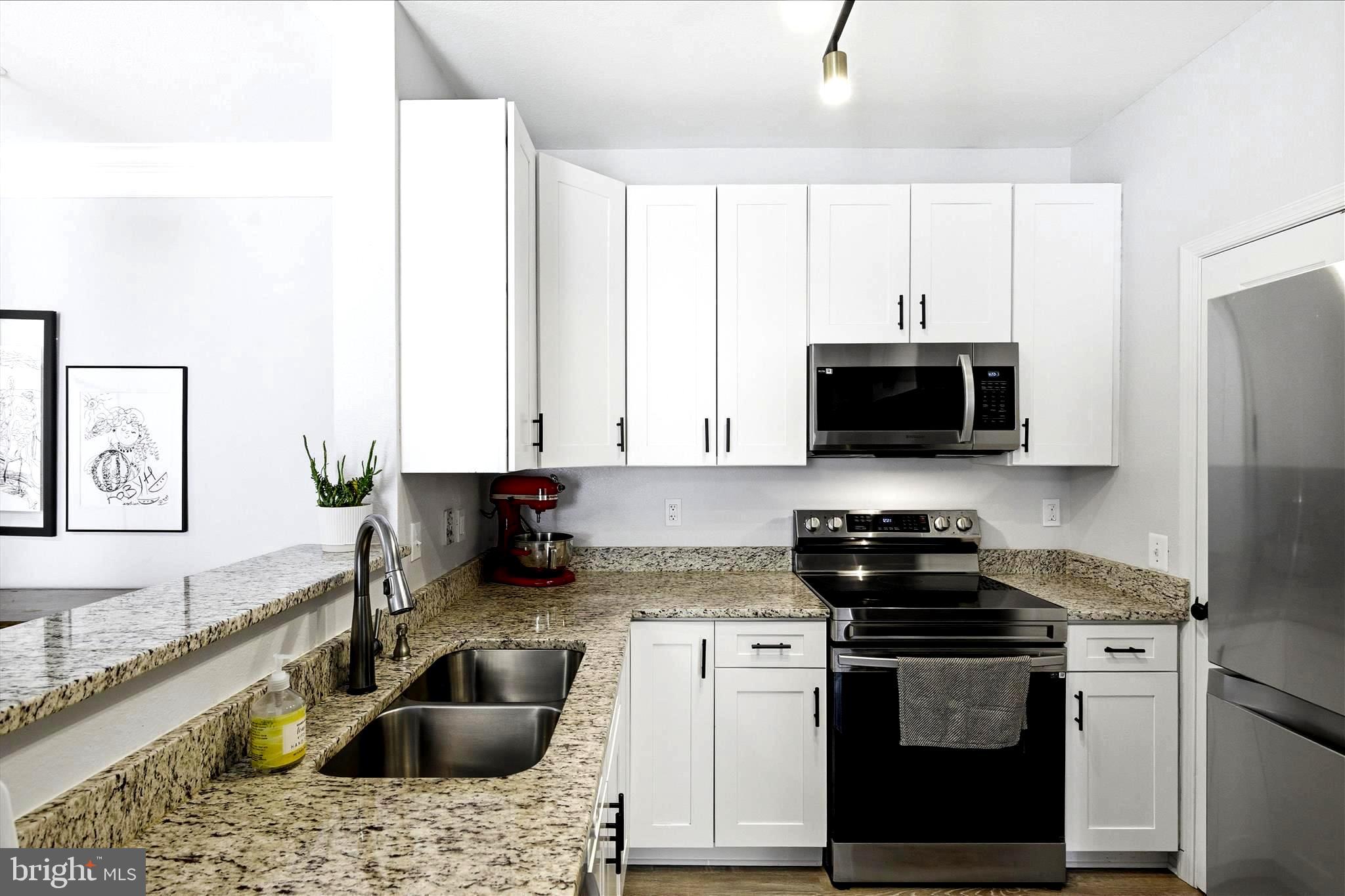 GATES OF MCLEAN - Residential