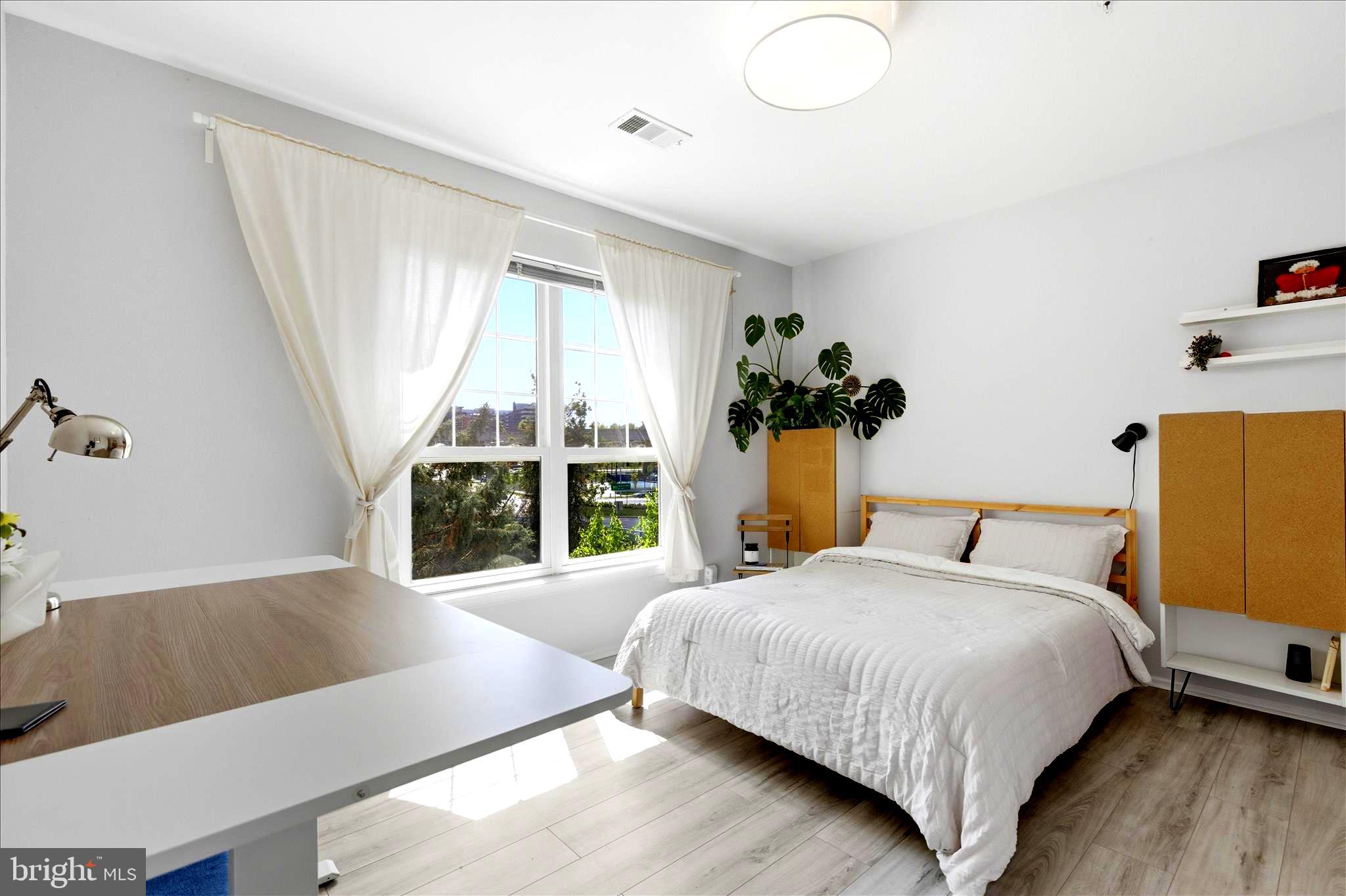 GATES OF MCLEAN - Residential