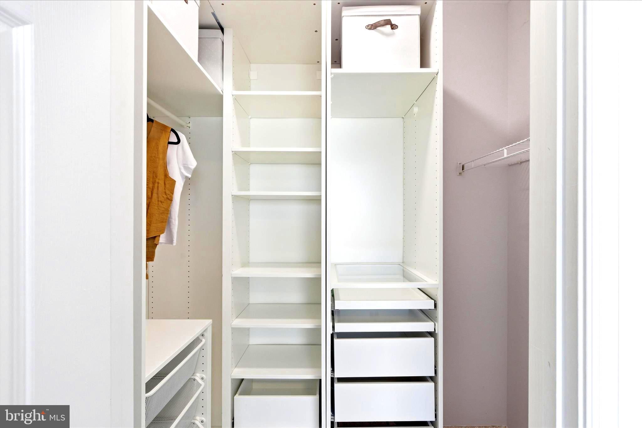 GATES OF MCLEAN - Residential