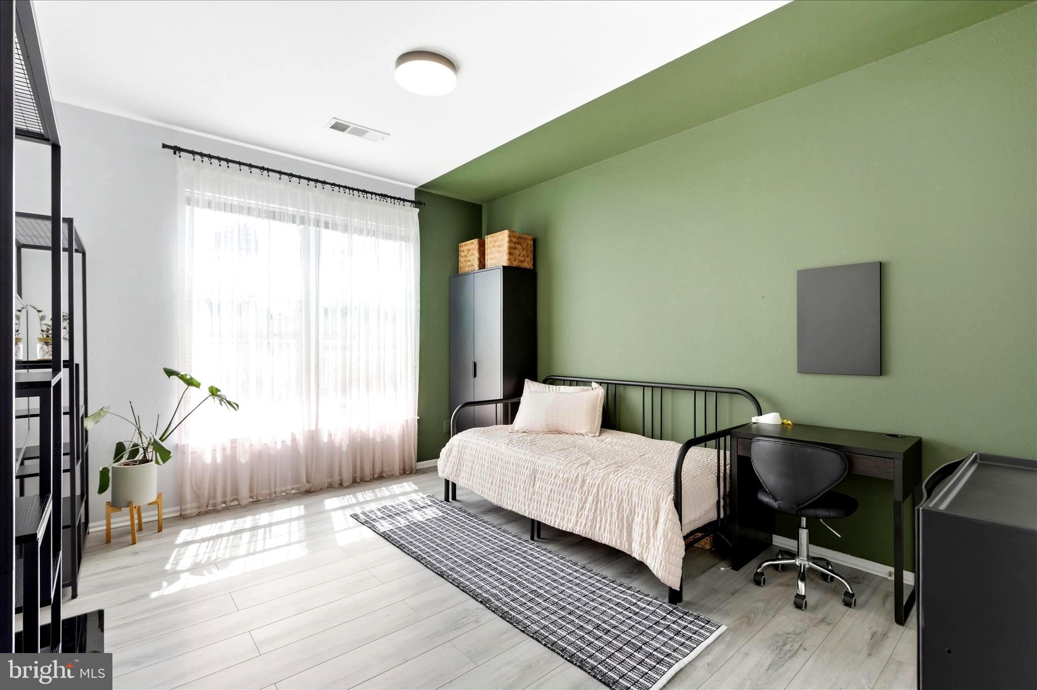 GATES OF MCLEAN - Residential