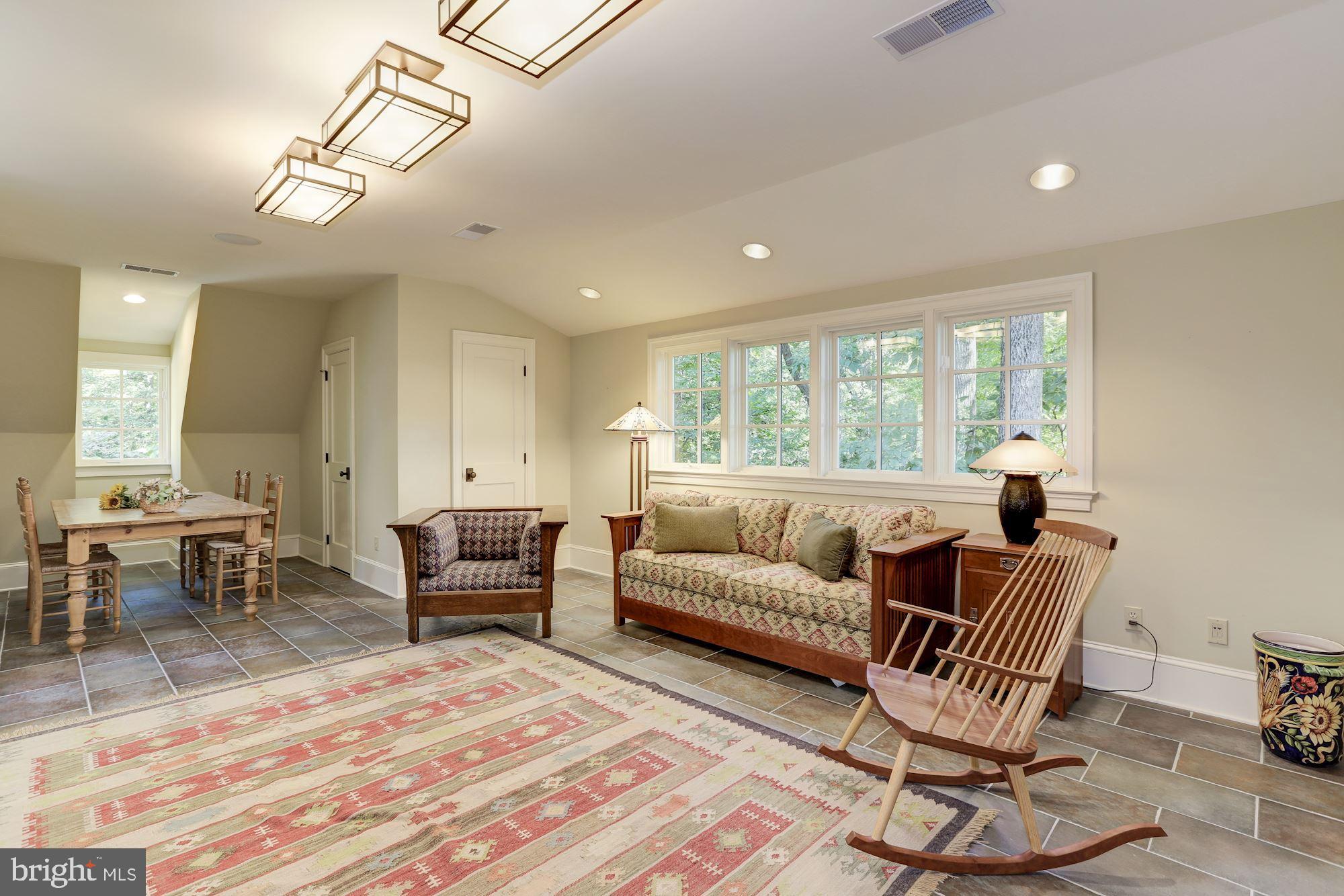 MERRY GO ROUND FARM - Residential