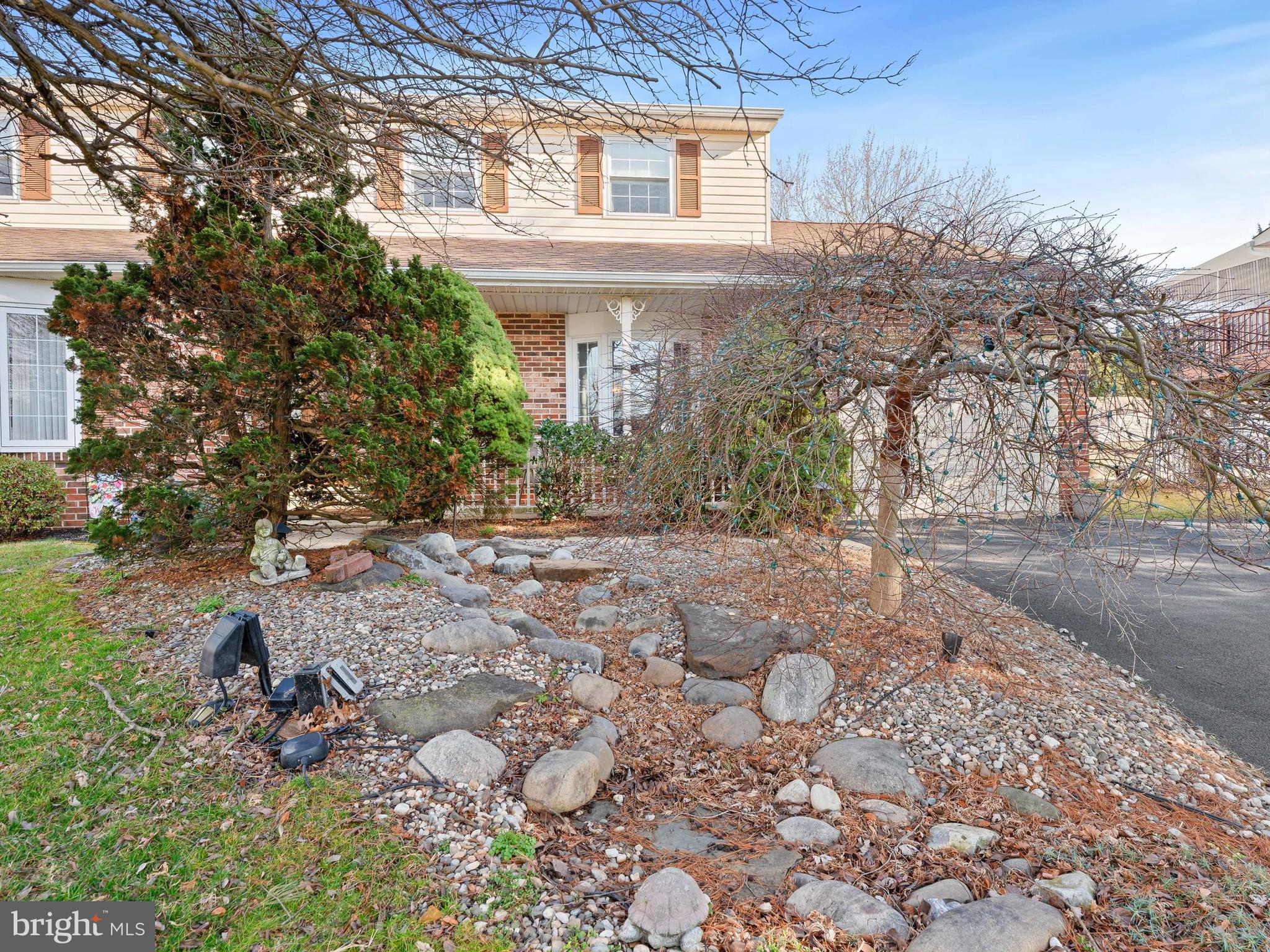 665 PICKERING ROAD
