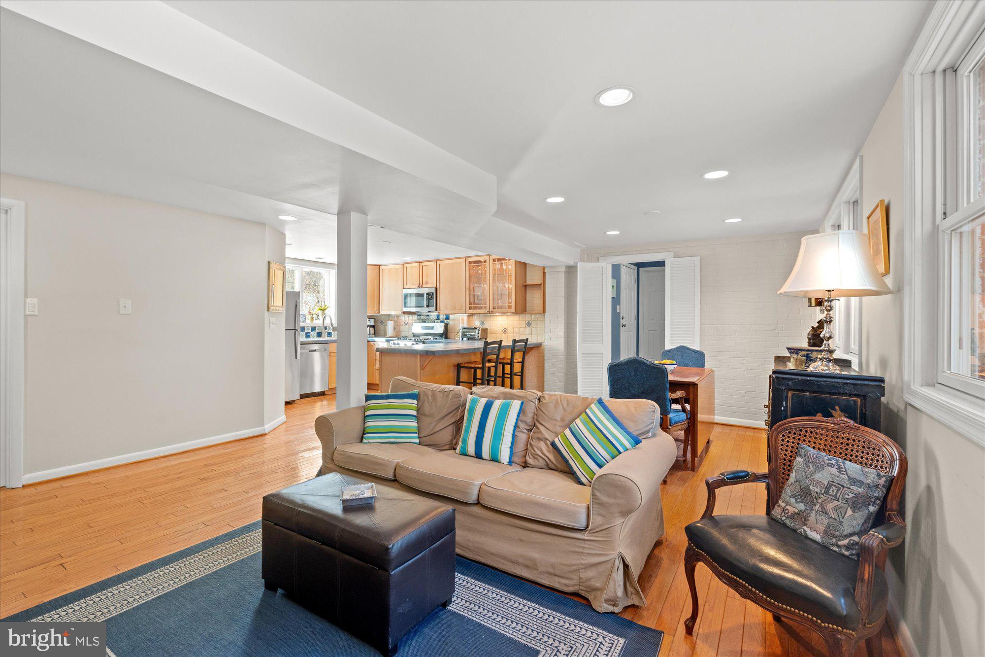 WAYNEWOOD - Residential