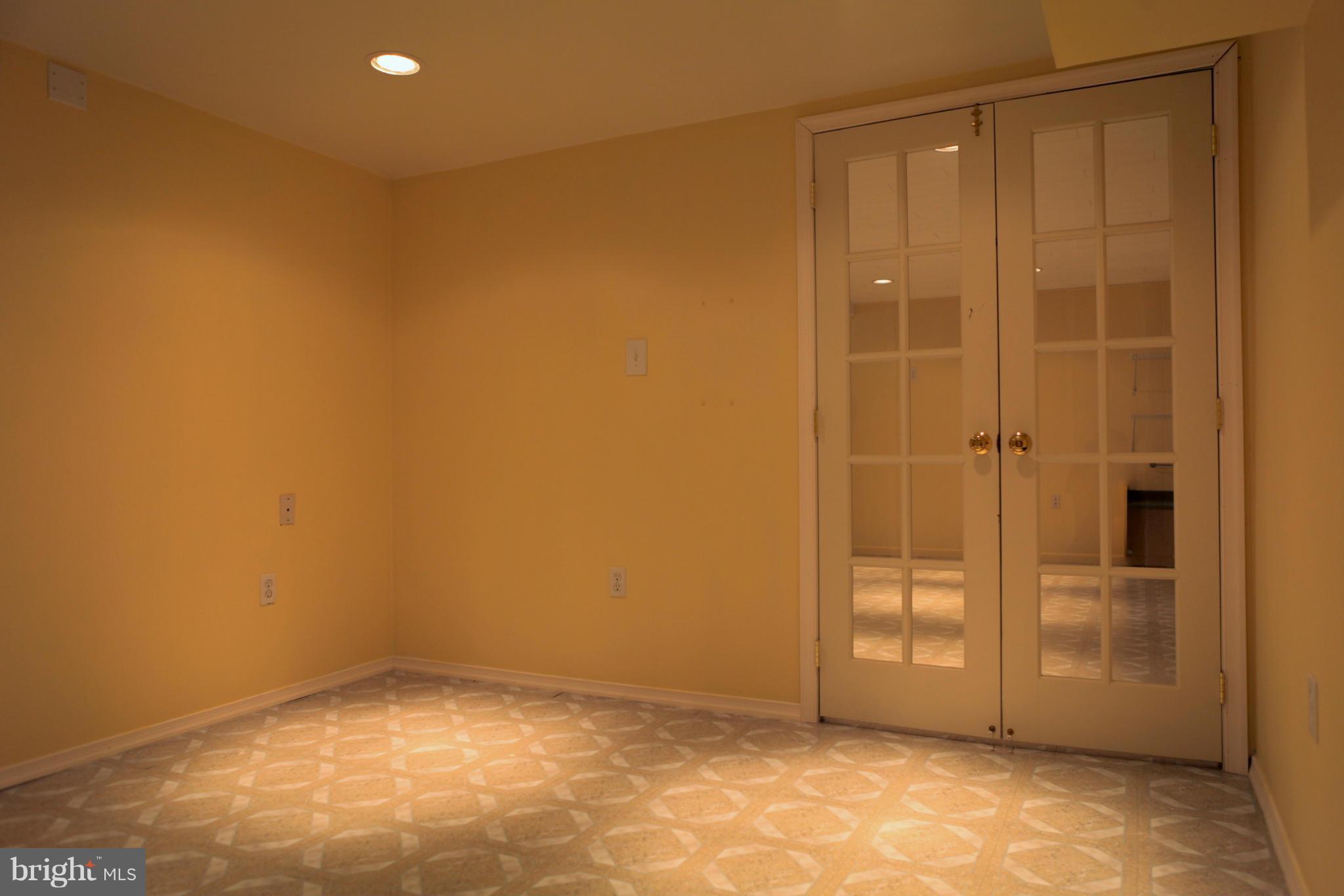 ASHBURN VILLAGE - Residential