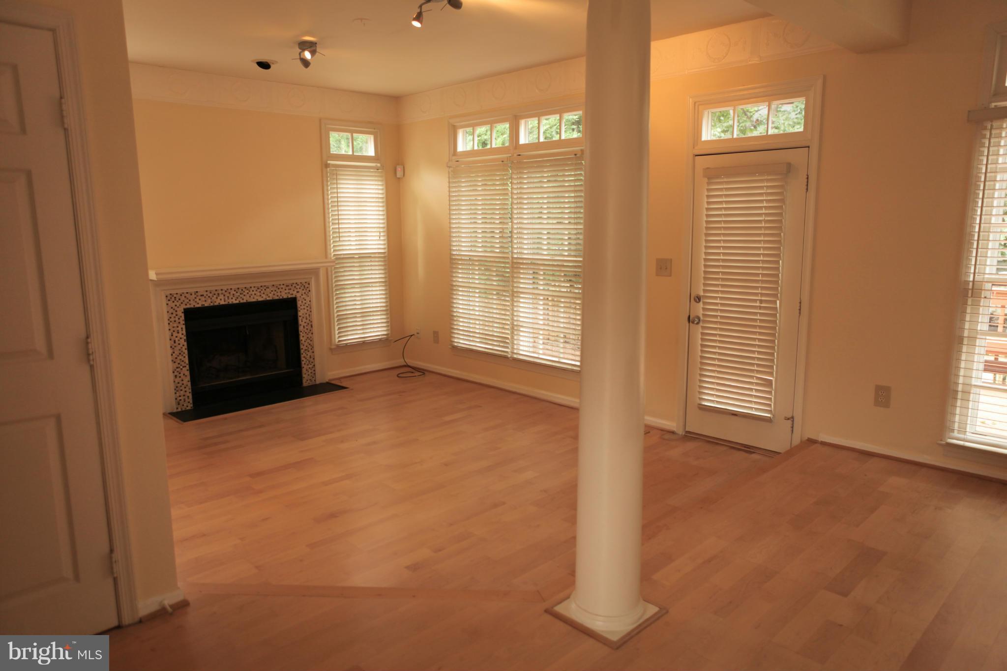 ASHBURN VILLAGE - Residential