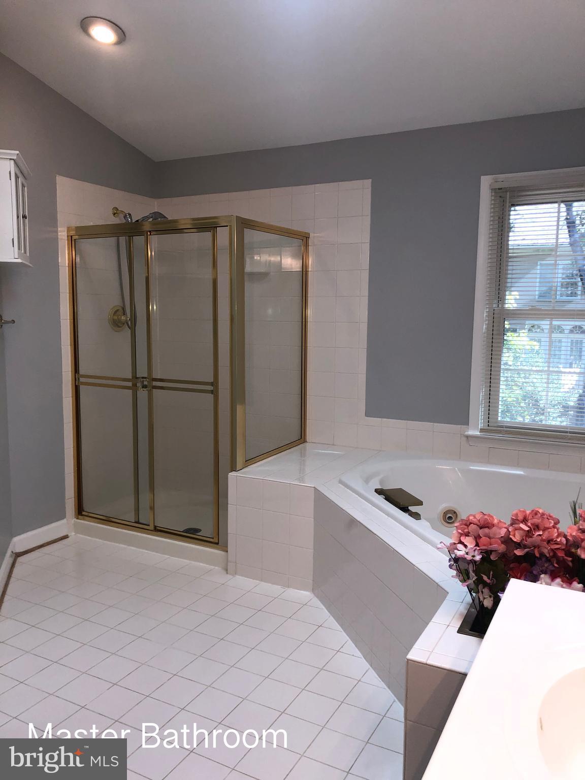 COURTHOUSE WOODS - Residential Lease