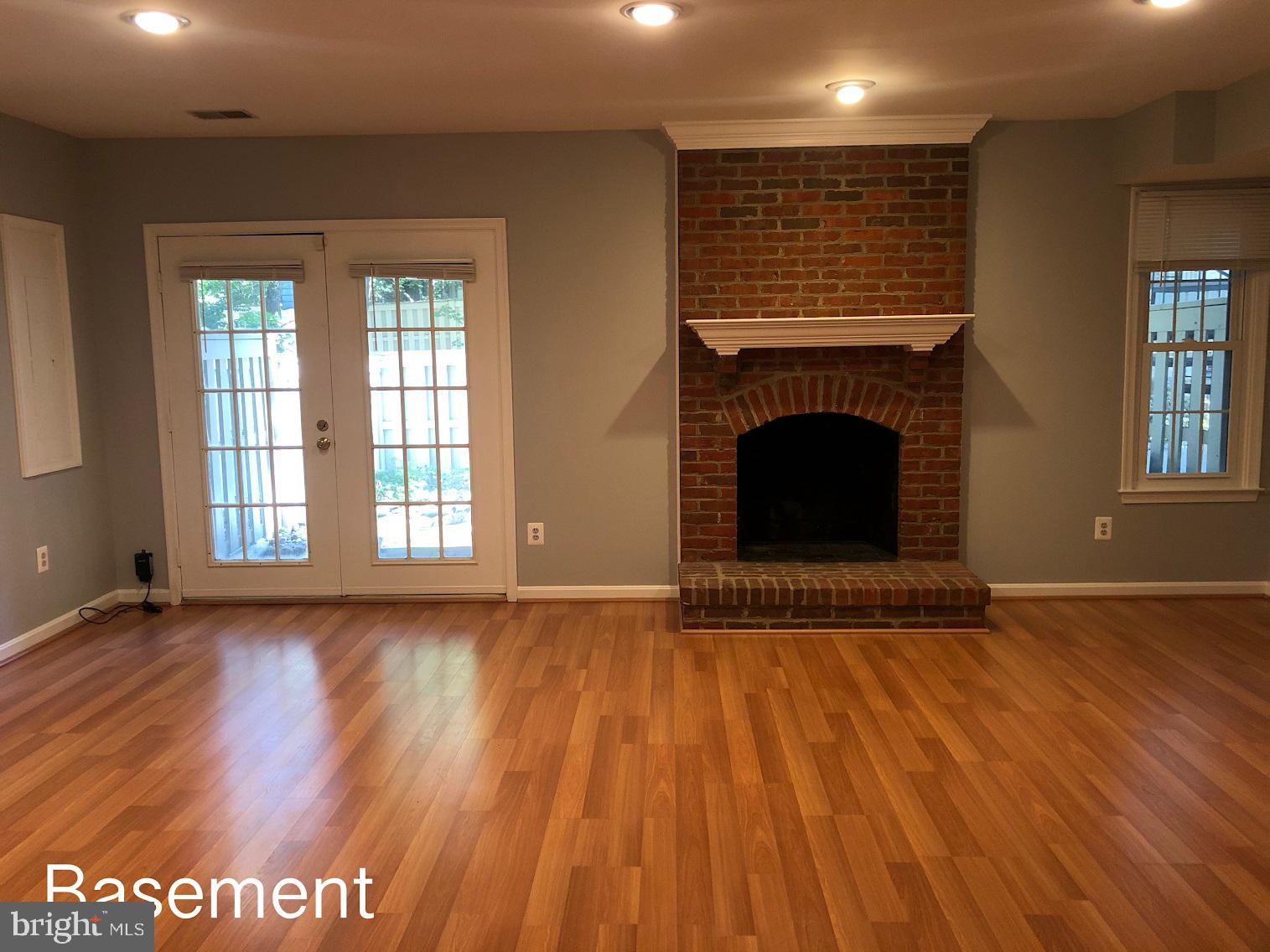 COURTHOUSE WOODS - Residential Lease