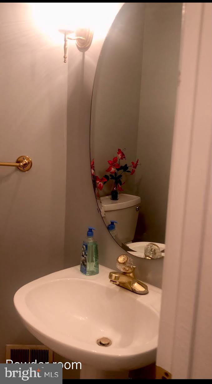 COURTHOUSE WOODS - Residential Lease