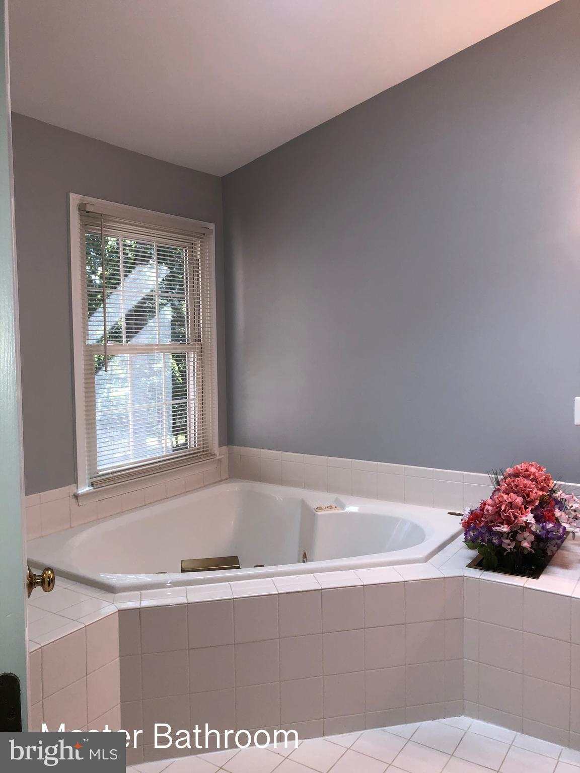 COURTHOUSE WOODS - Residential Lease